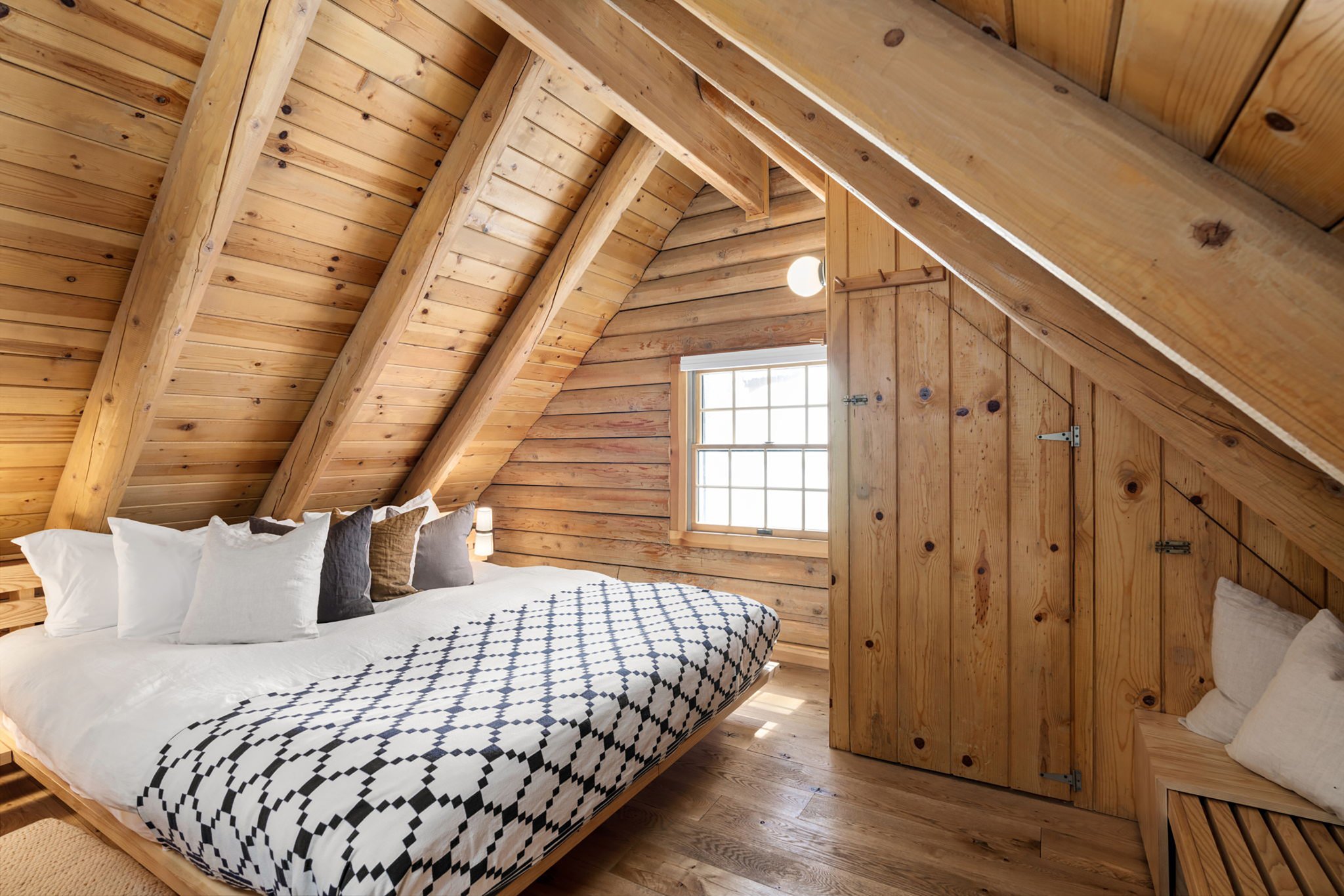 Rockcreek_upstairs_loft_S