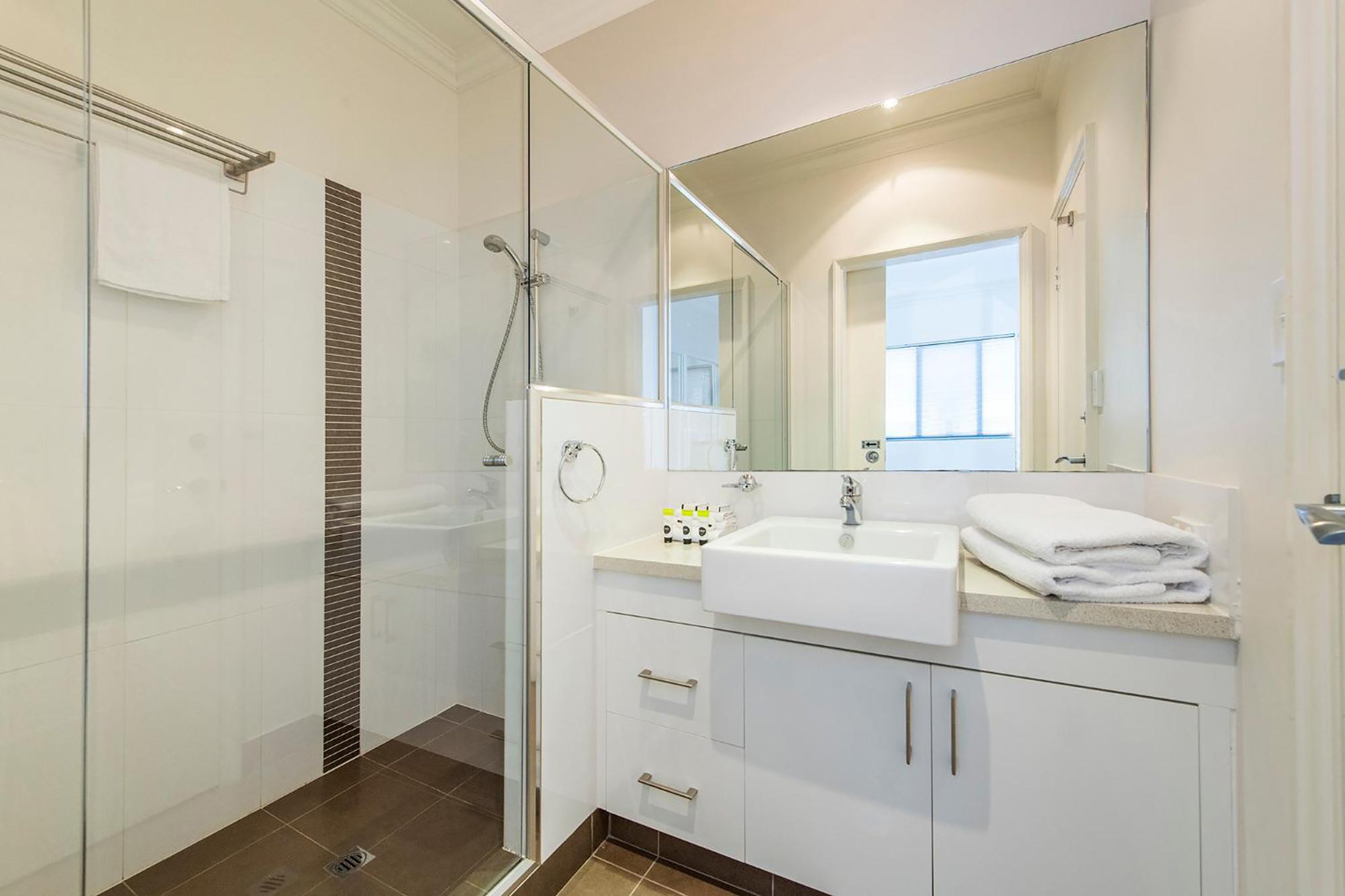 Two_Bedroom_Palladio_View_Apartment_Bathroom2_S