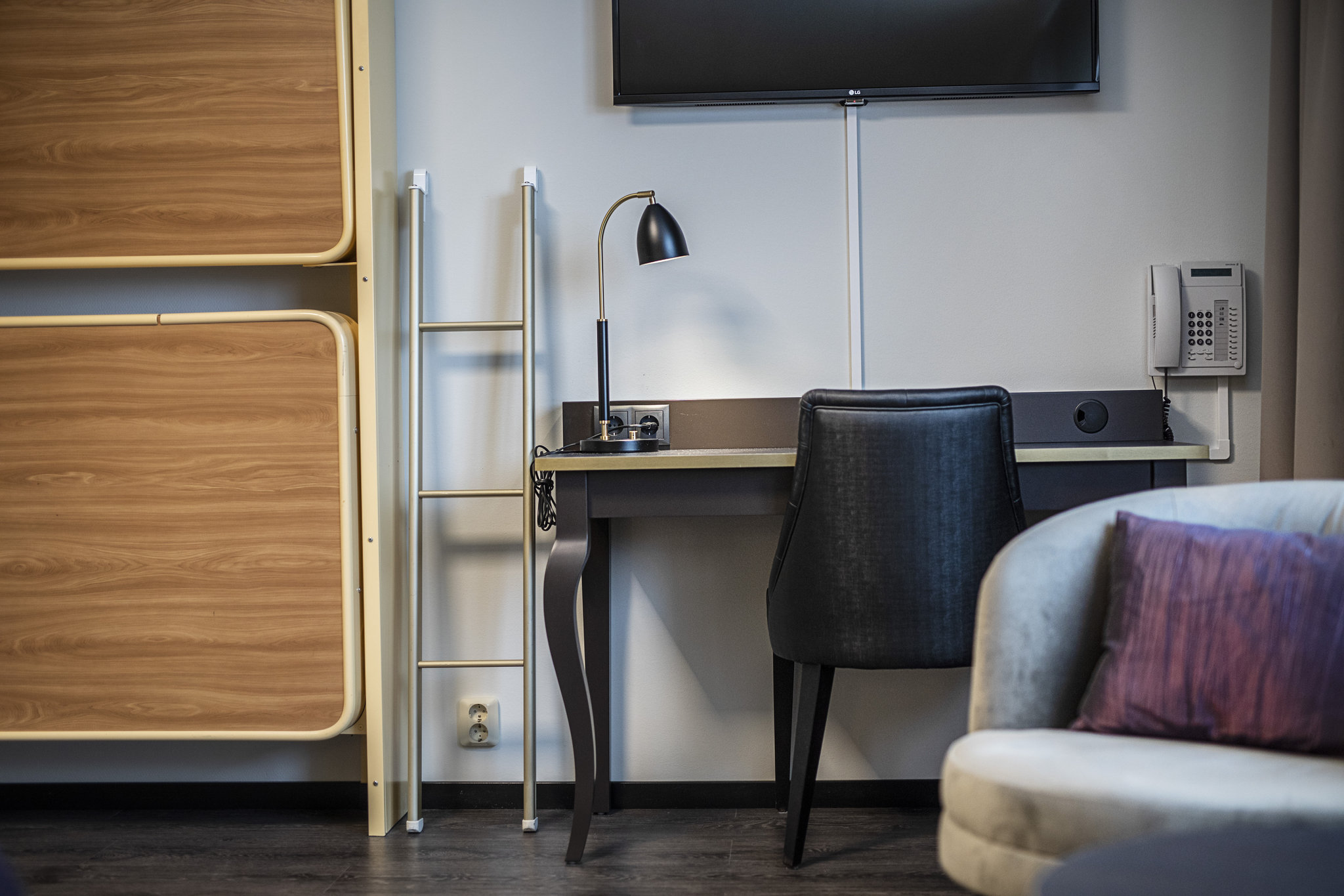 12057_standard-family-room-first-hotel-royal-saffle-desk_S