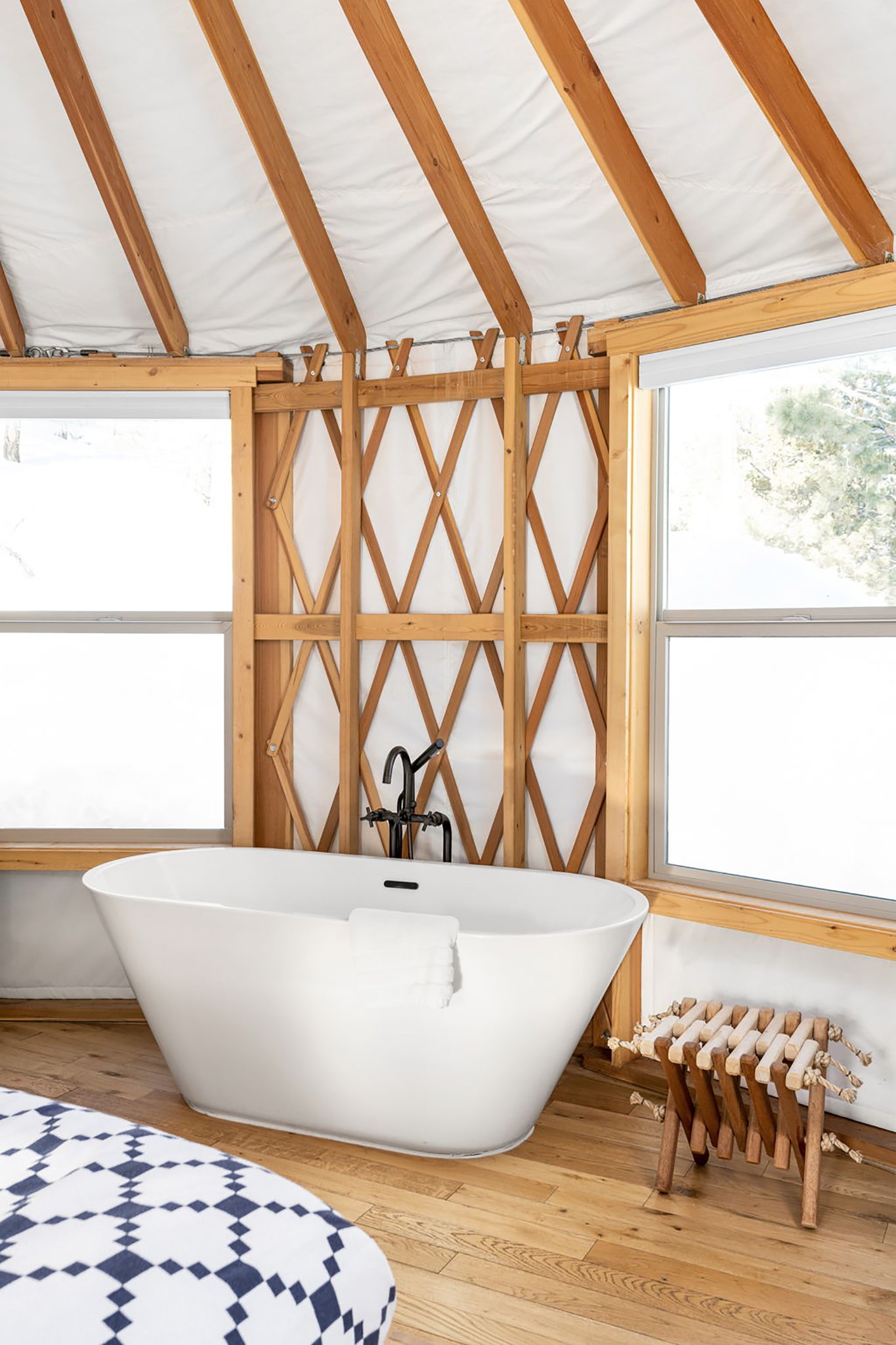 20ft_yurt_bathtub_S