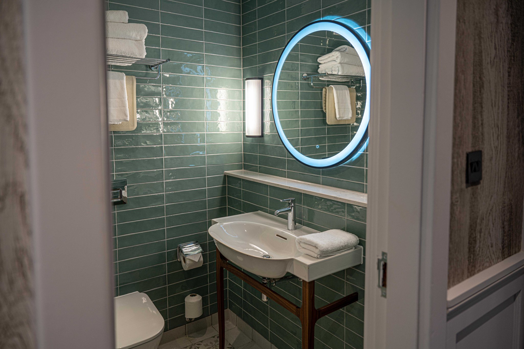 deluxe_room-06_S