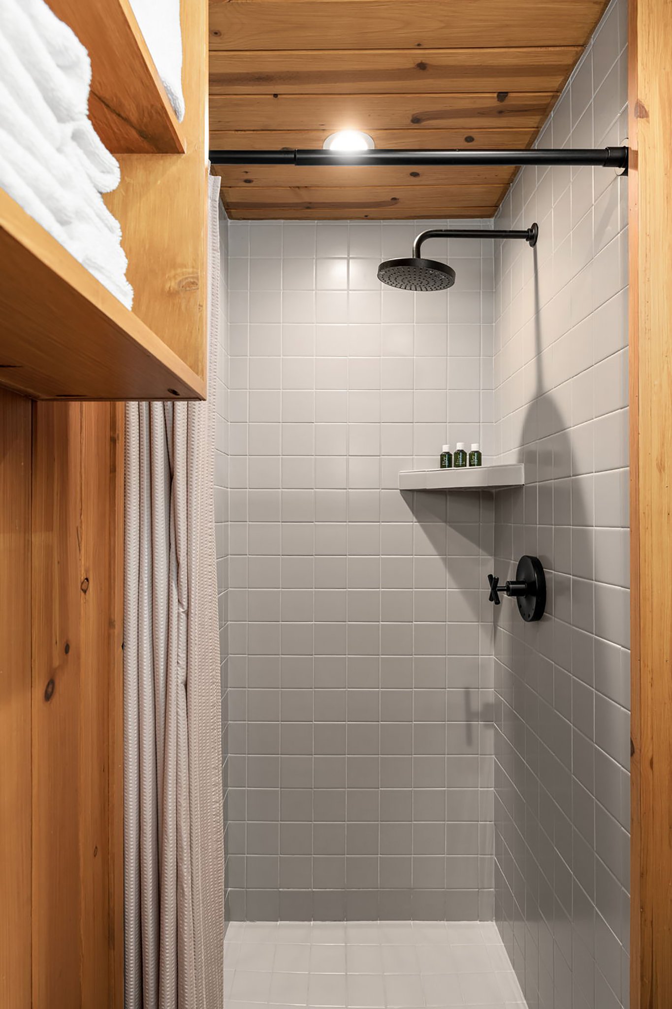 Juniper_bathroom_S