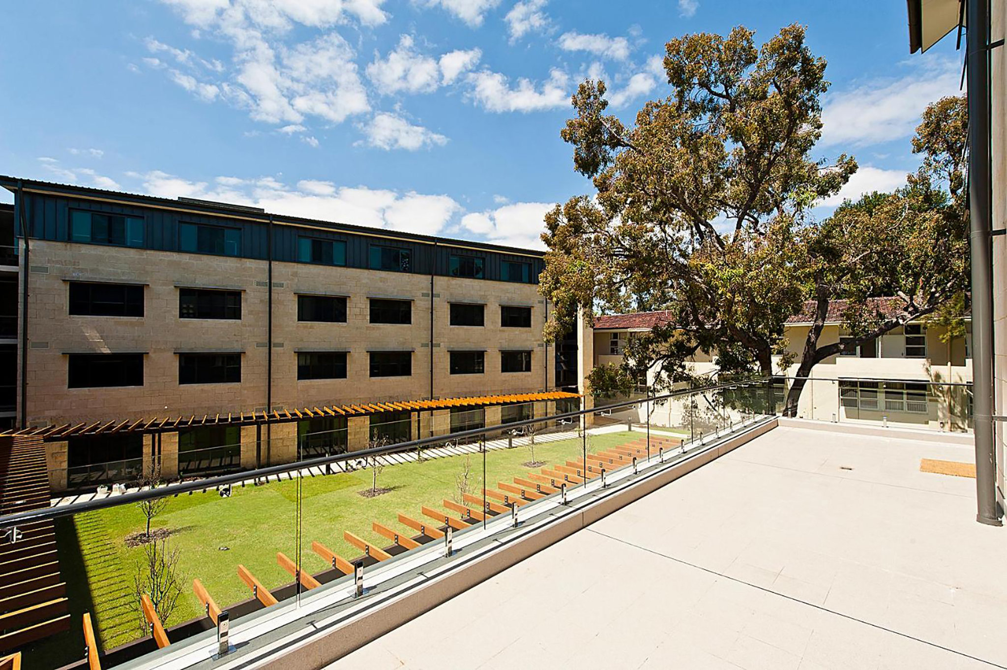 Exterior2_S