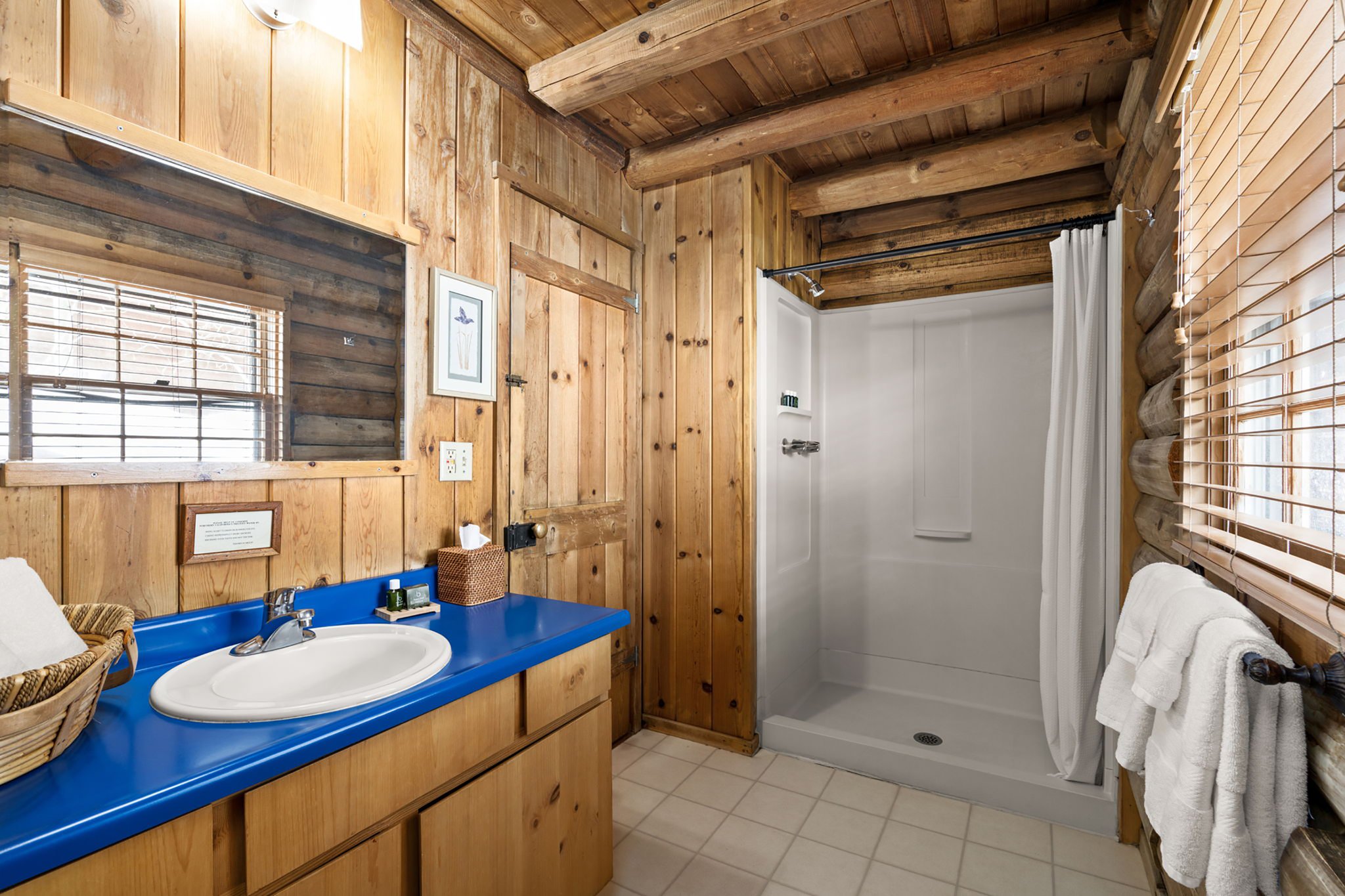Dougfir_Creekside_bathroom_S