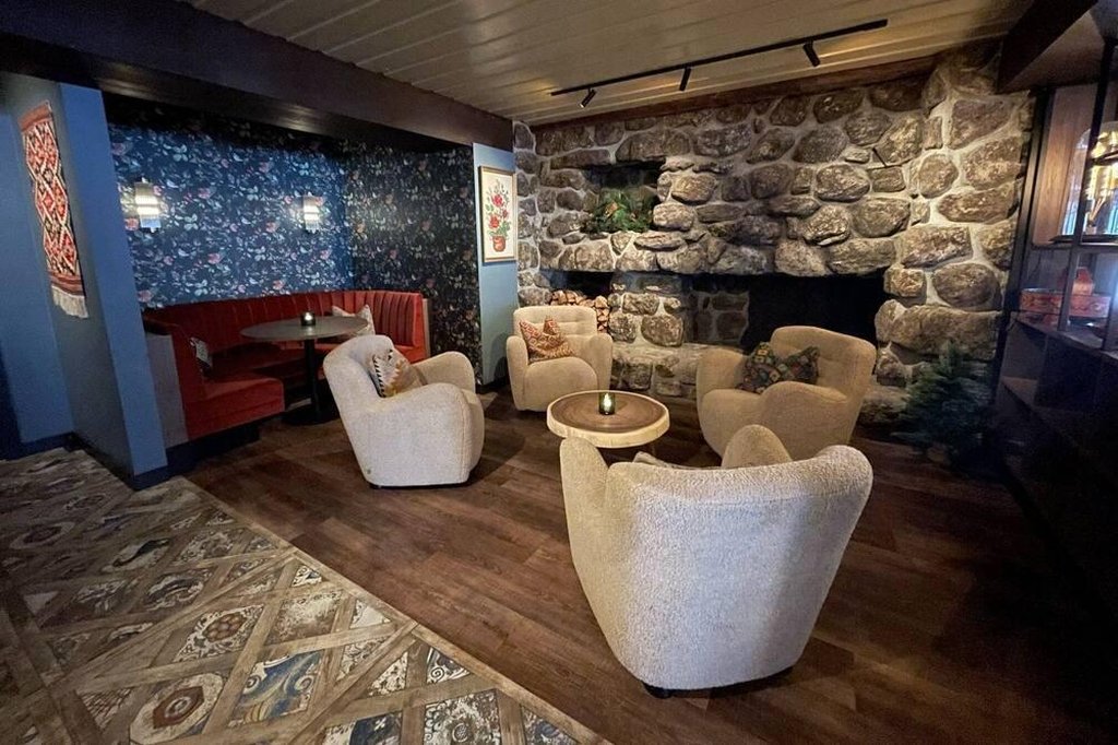 Reception_area_2_R