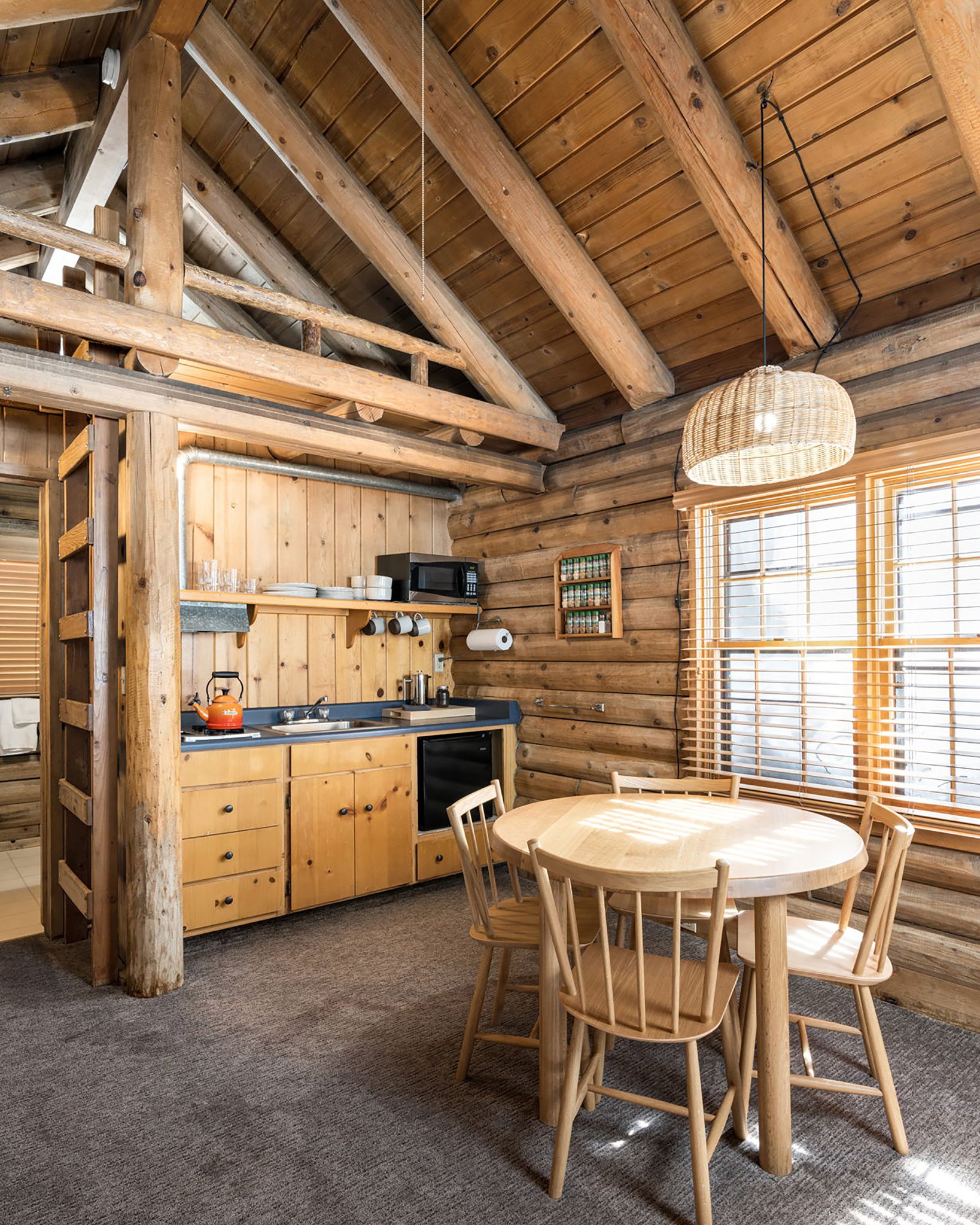 Dougfir_Creekside_kitchen_S