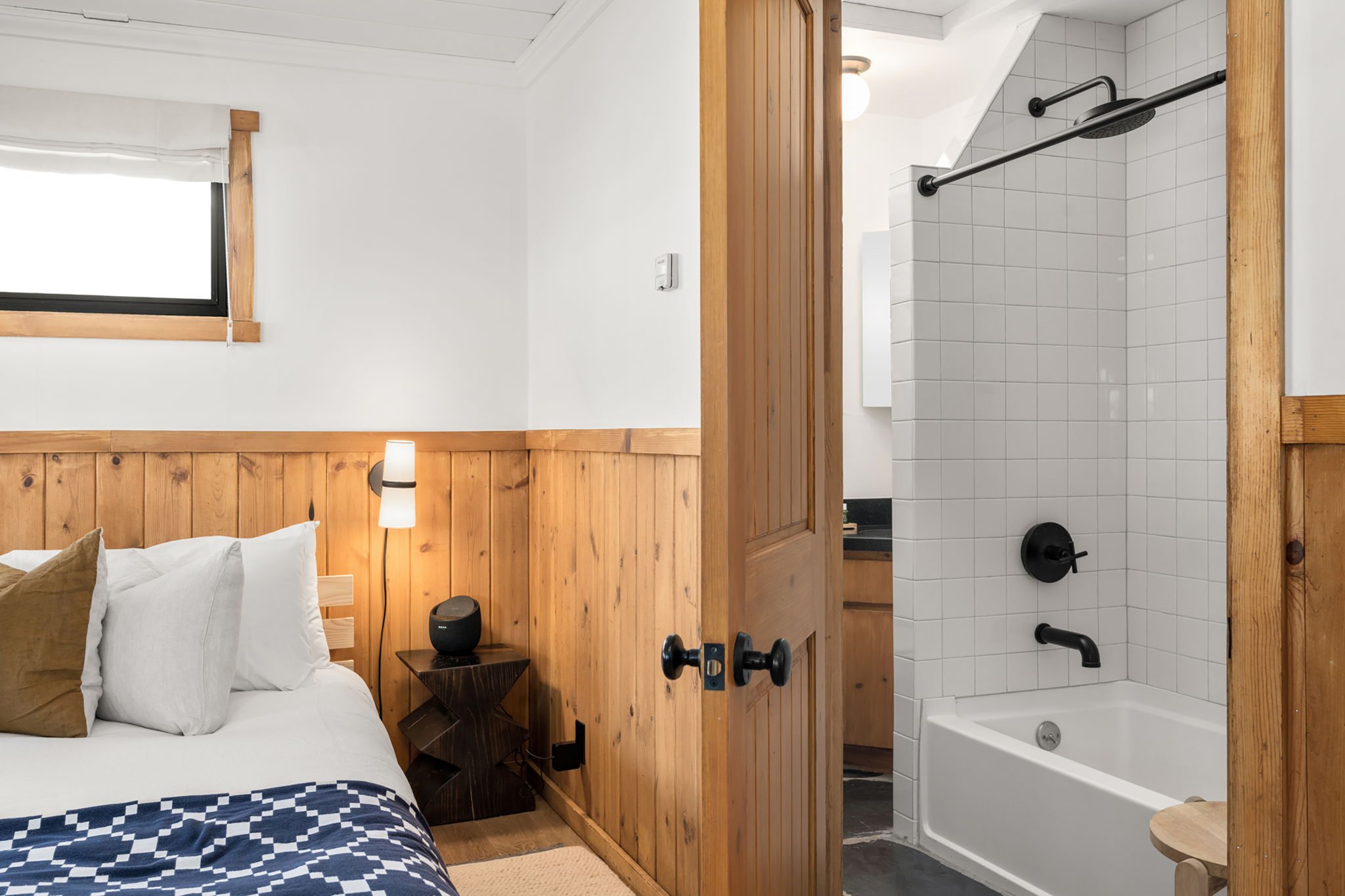 Log_bathroom_S