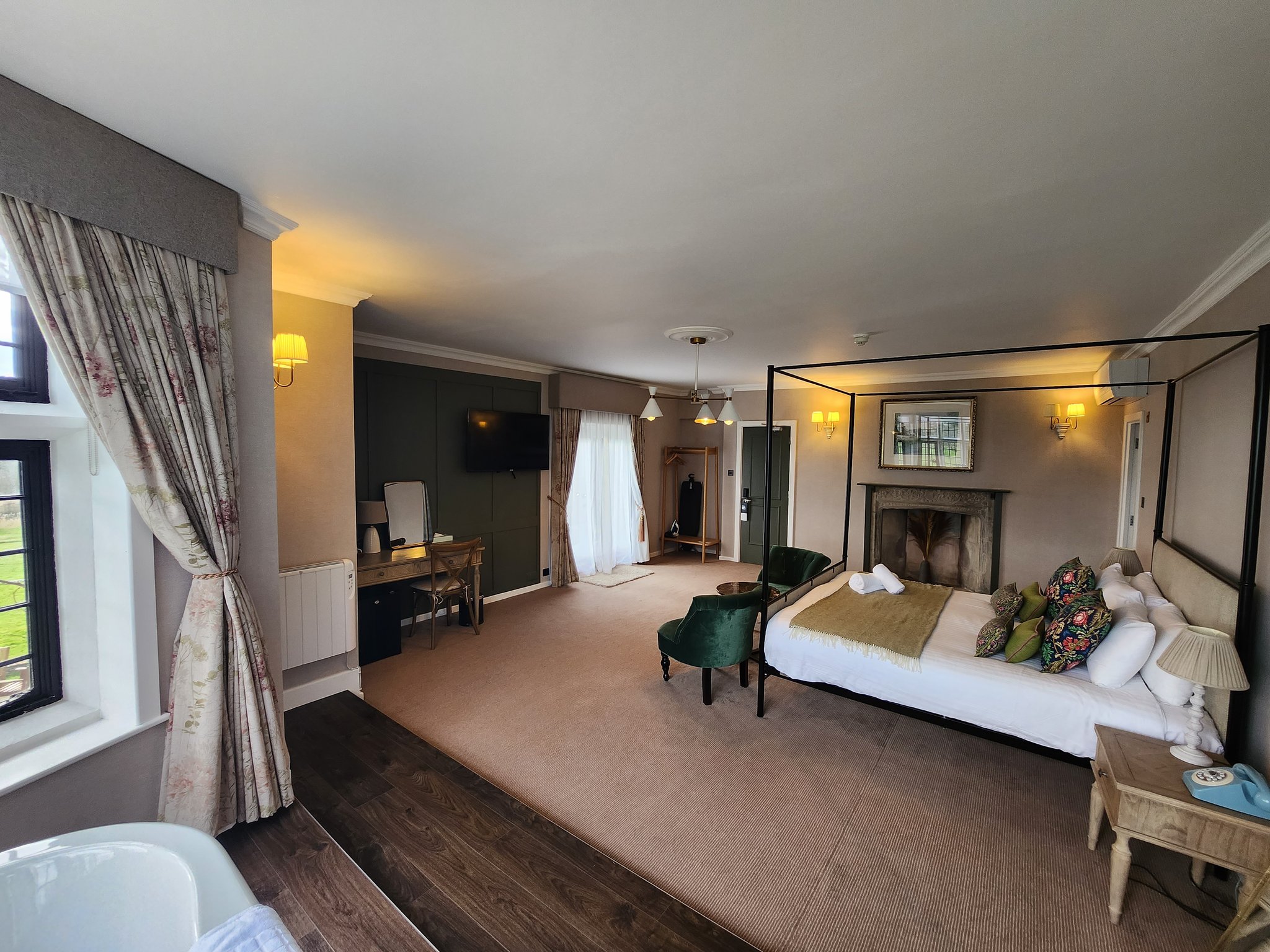 Four_Poster_Room3_S