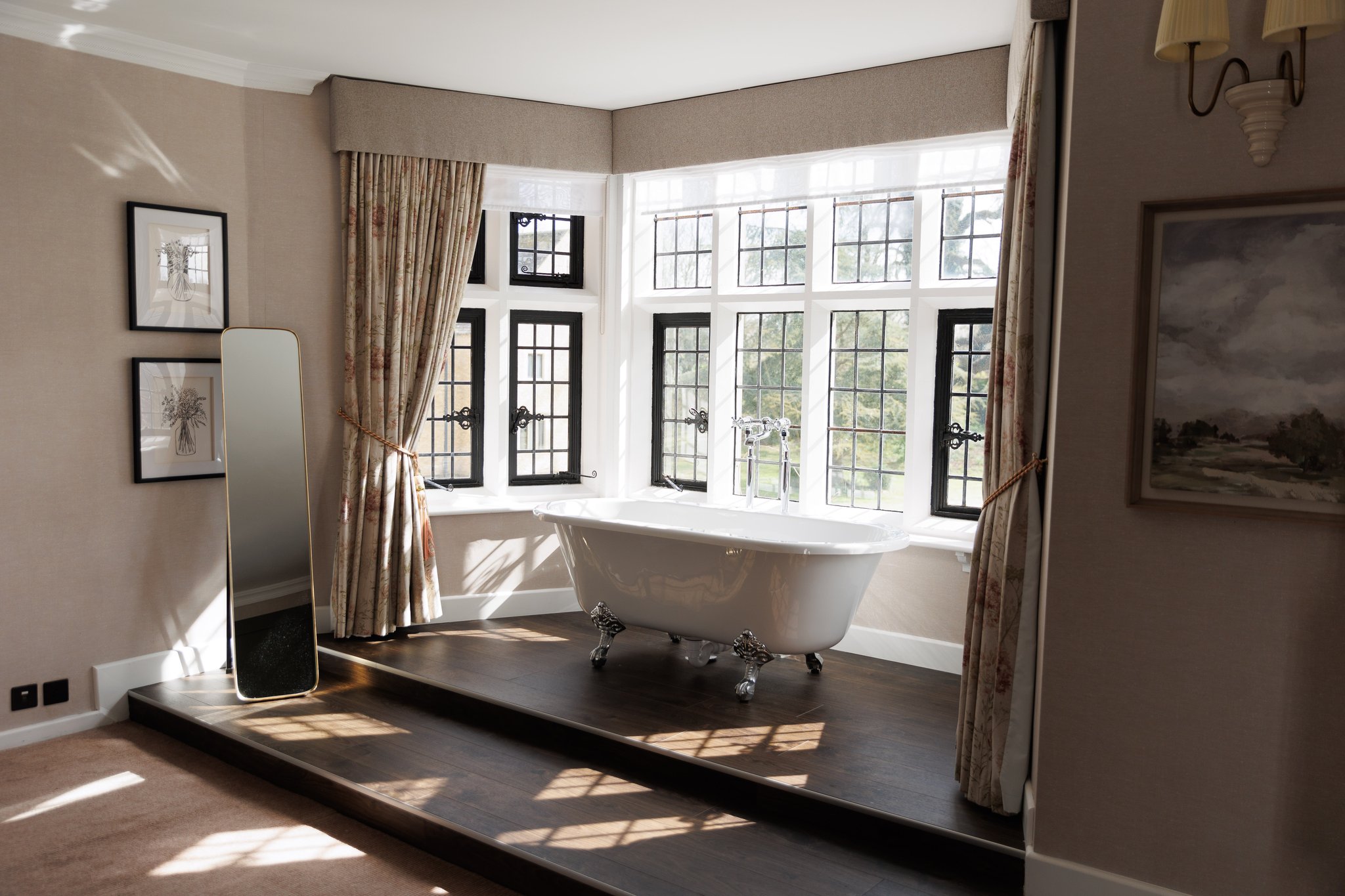 Four_Poster_Room_Bath_Tub_S