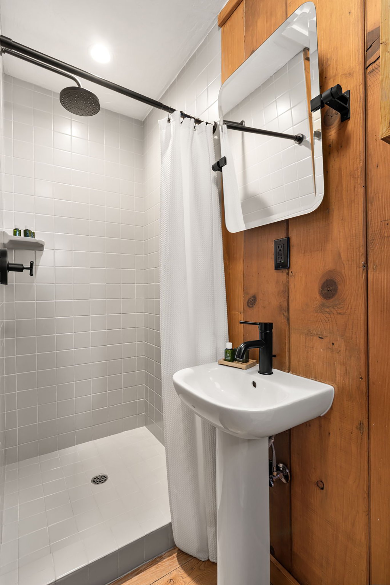Redwood_bathroom_S