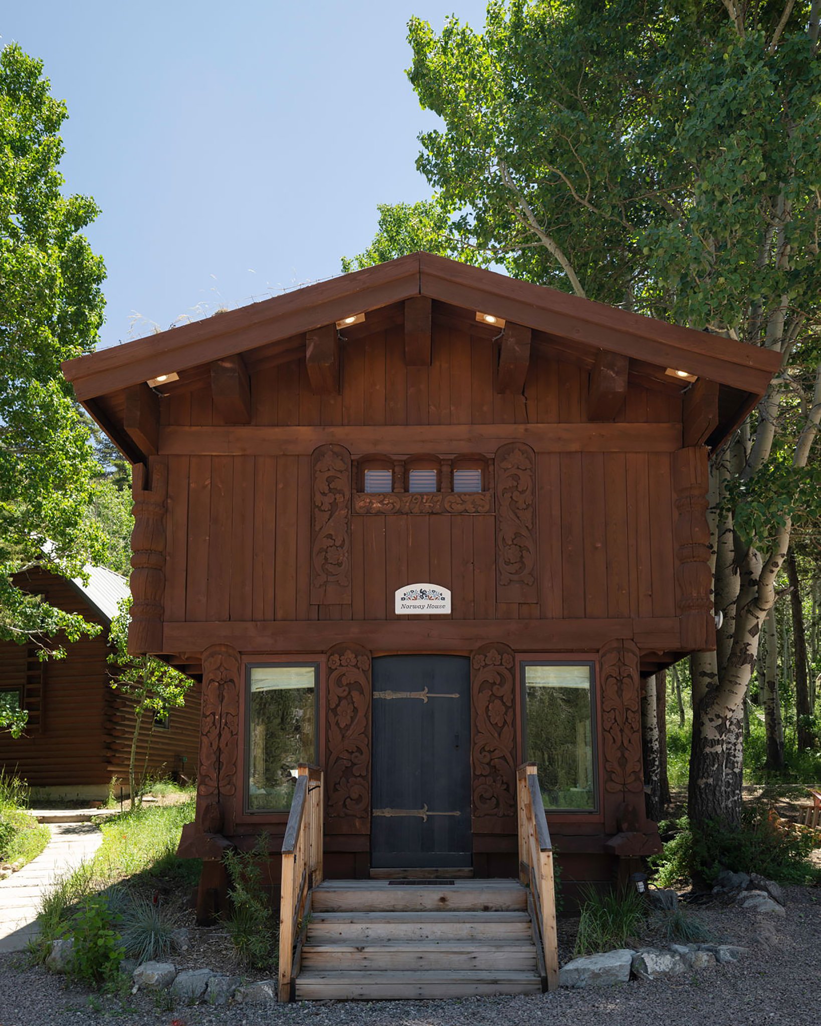 Norway_House_Outside_S