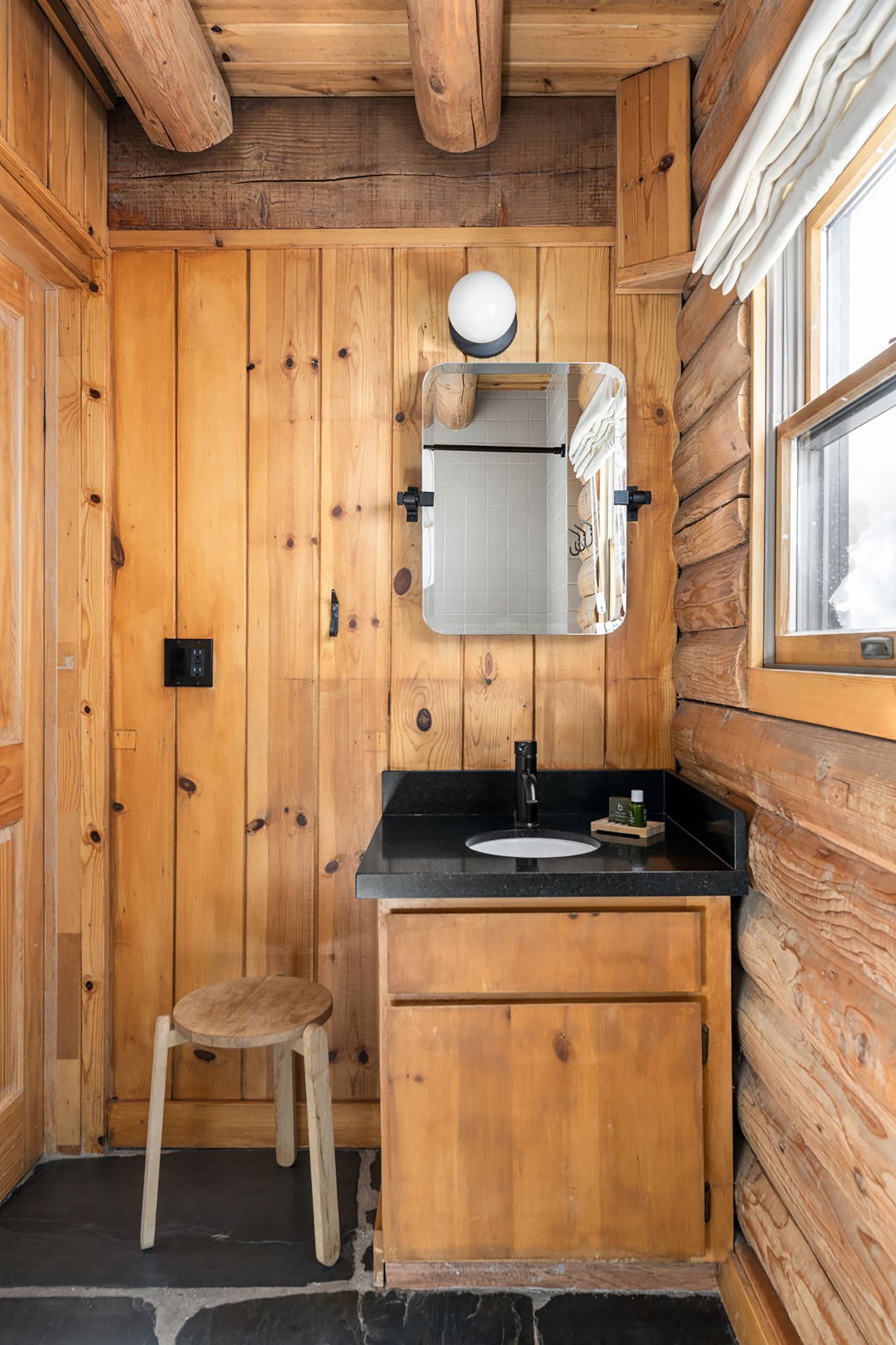 Tanglewood_bathroom_sink_S
