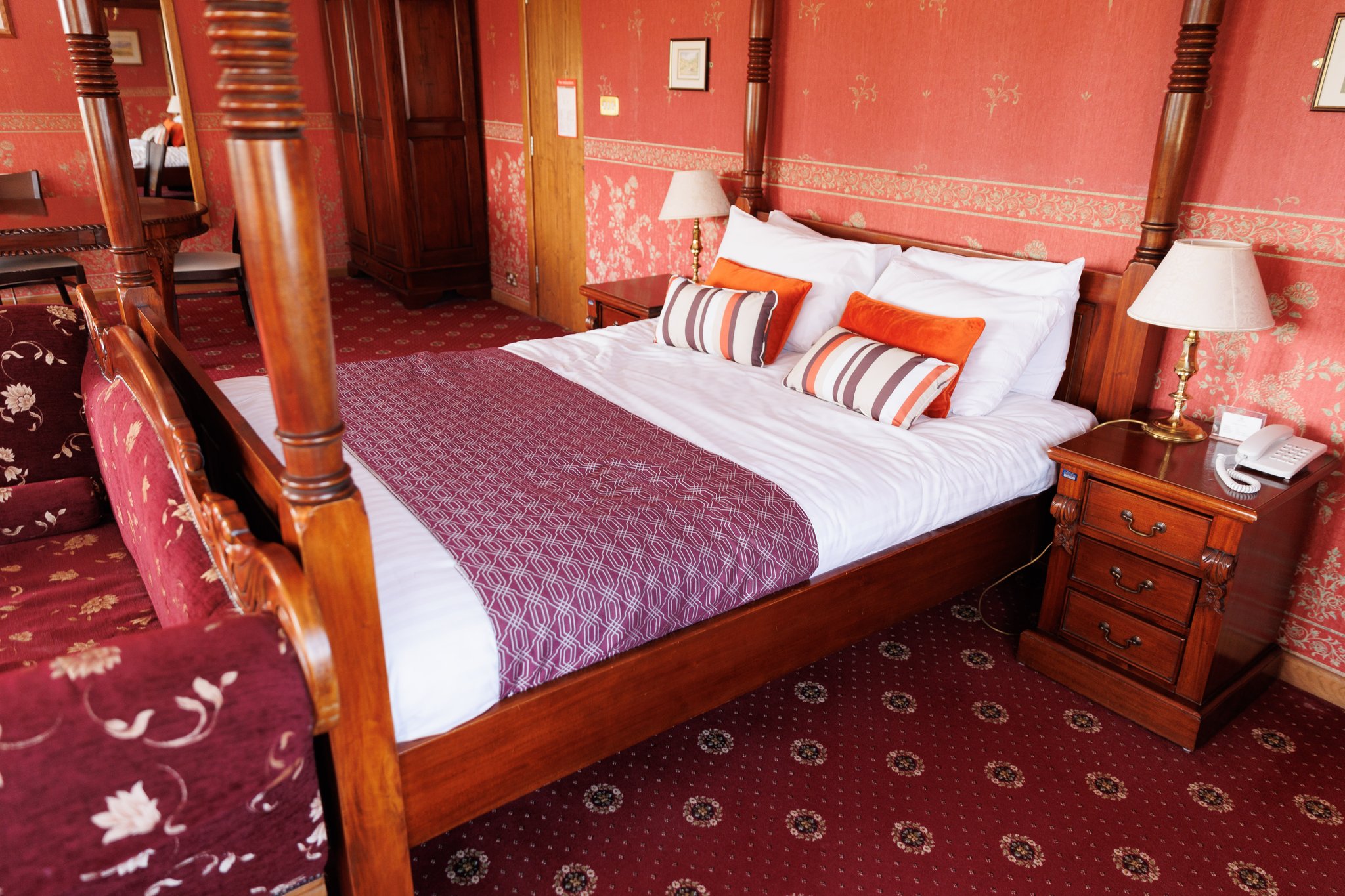 Four_Poster_Room6_S