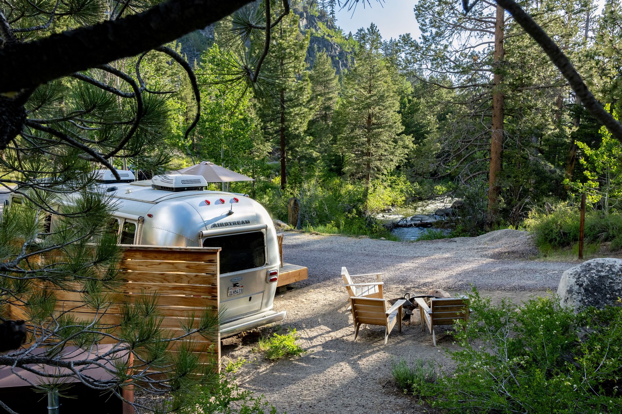 Airstream_river_background_S