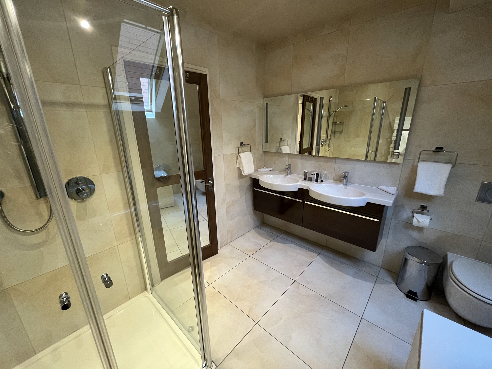 Westmoreland_Suite_Bathroom_(1)_S