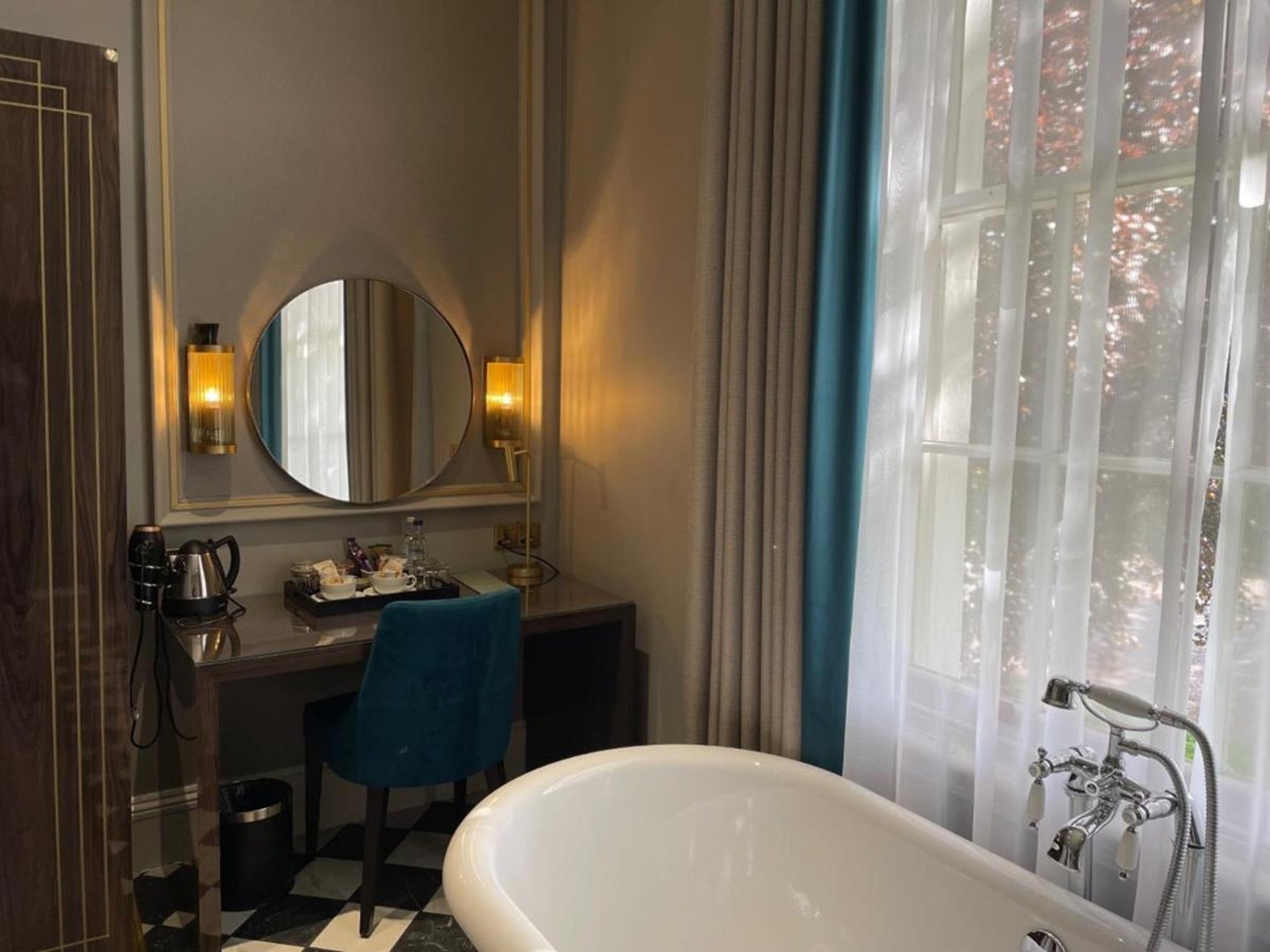 Luxury_Room_with_Bathtub3_S