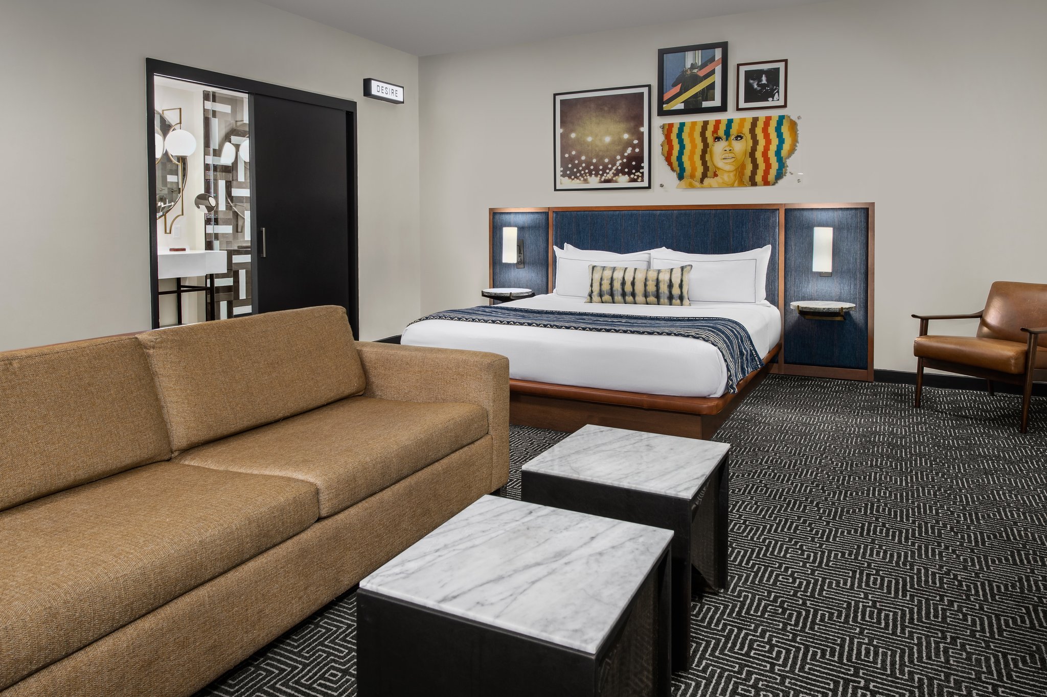 Junior_Suite-king_bed-04_S