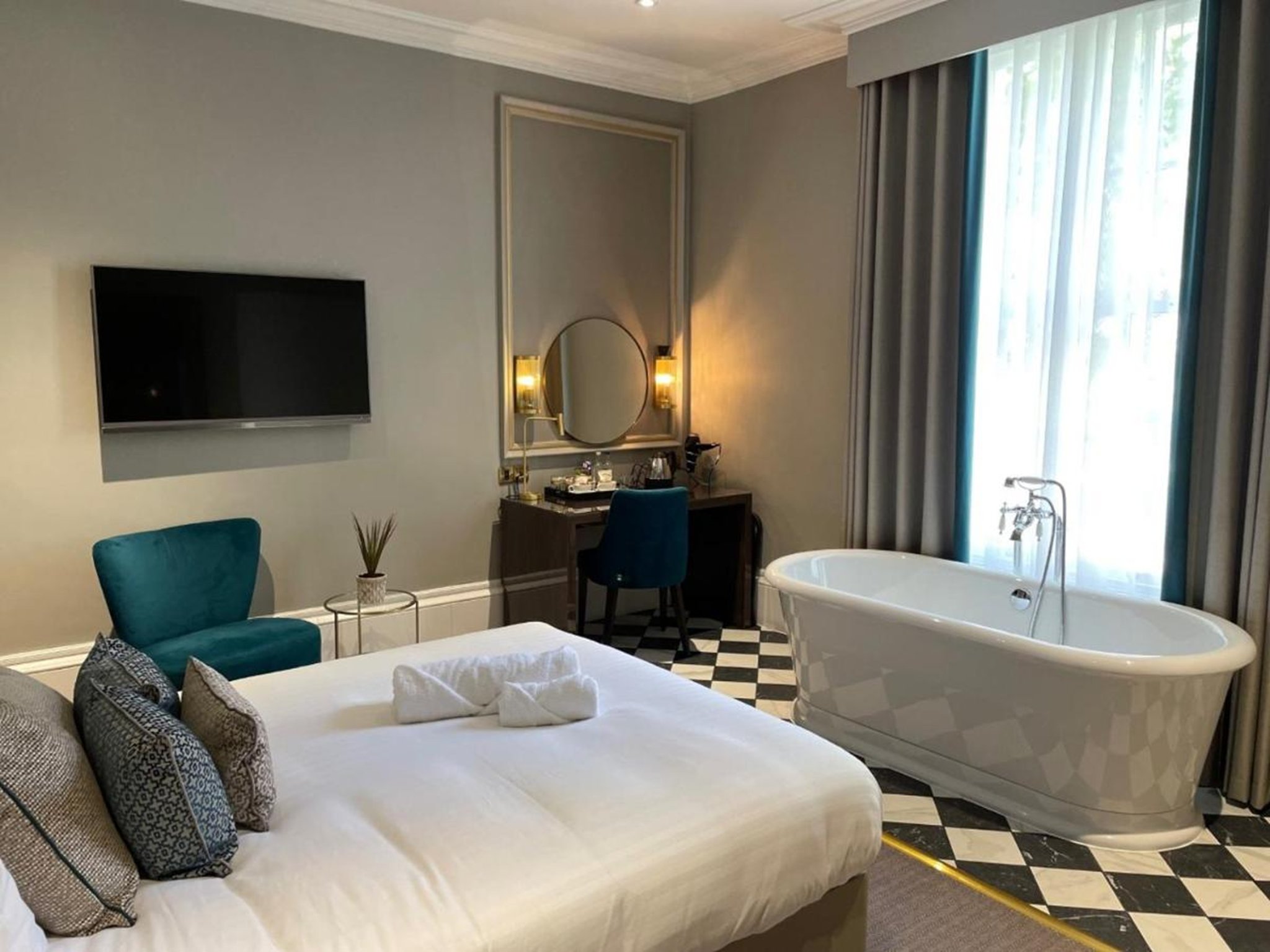 Luxury_Room_with_Bathtub_S