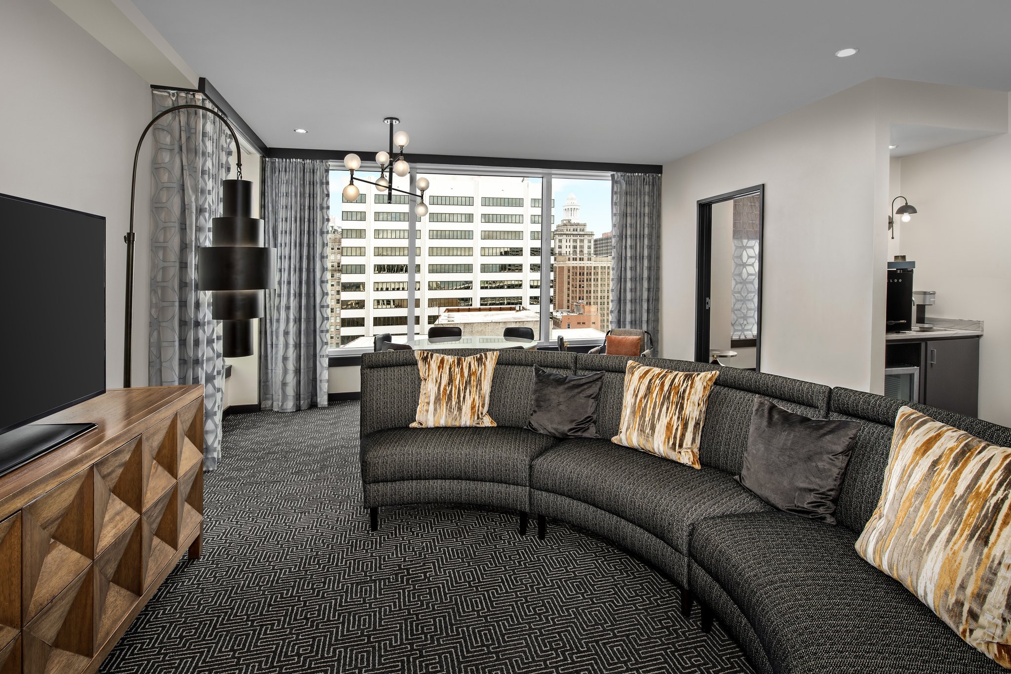Suite_-_City_view-04_S