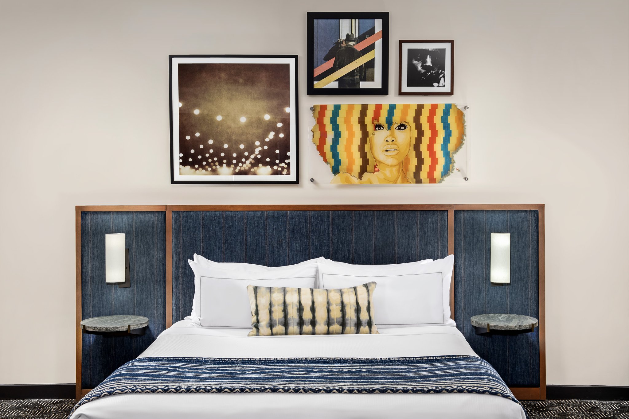 Junior_Suite-king_bed-00_S