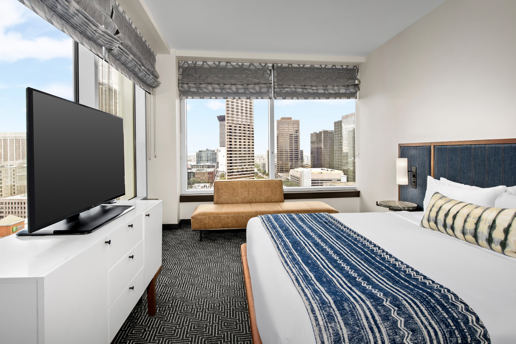 Suite_-_City_view-01_S