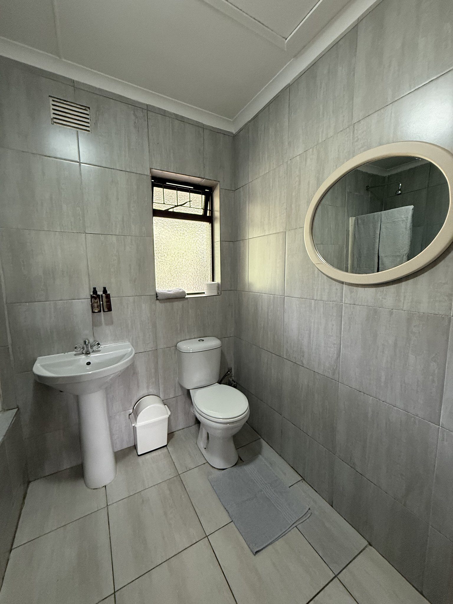 Deluxe_Family_Bathroom-03_S