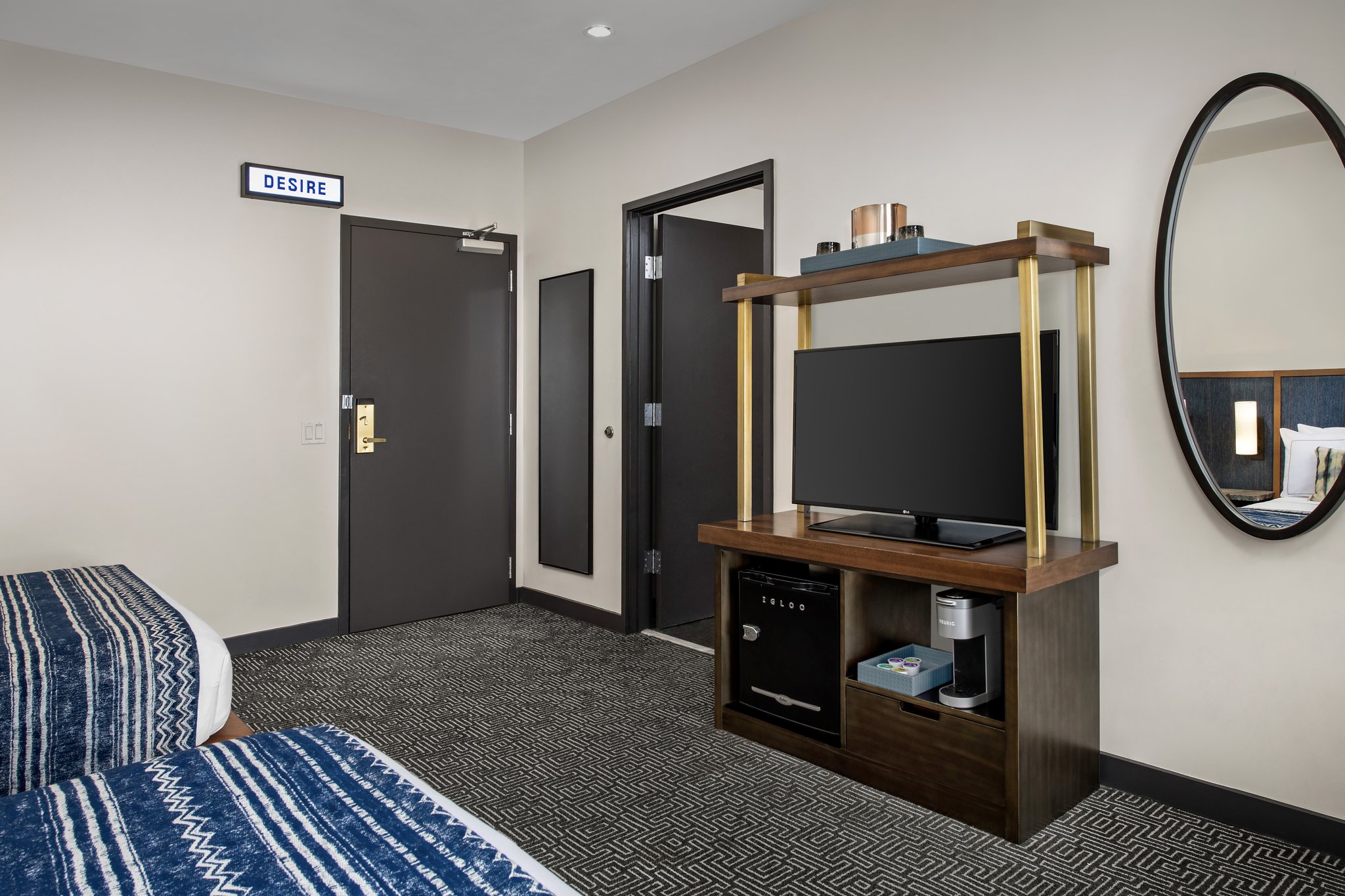 Accesible_Room_-RO_Shower-03_S