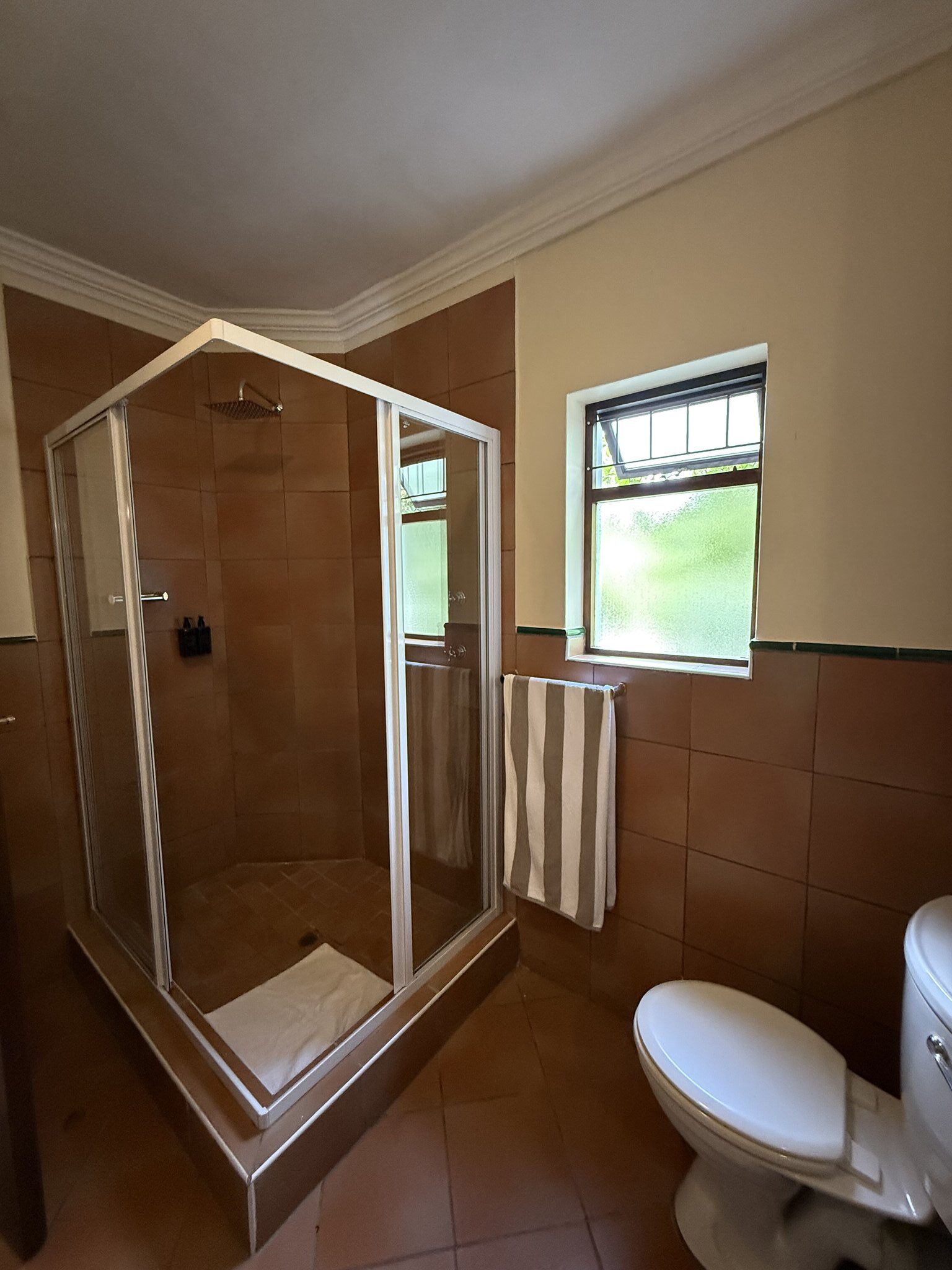 Deluxe_Bathroom-01_S