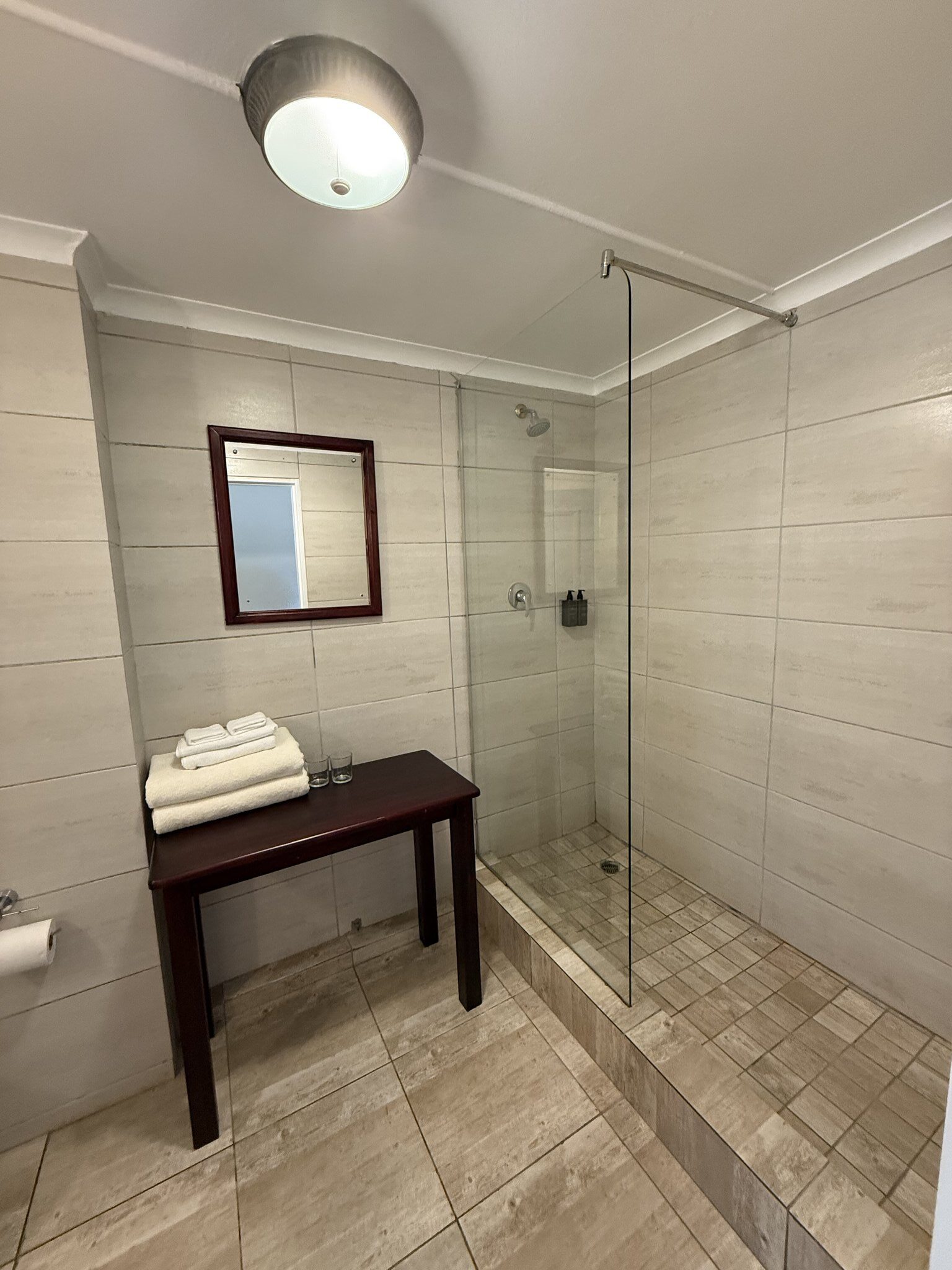 Superior_Bathroo-00_S