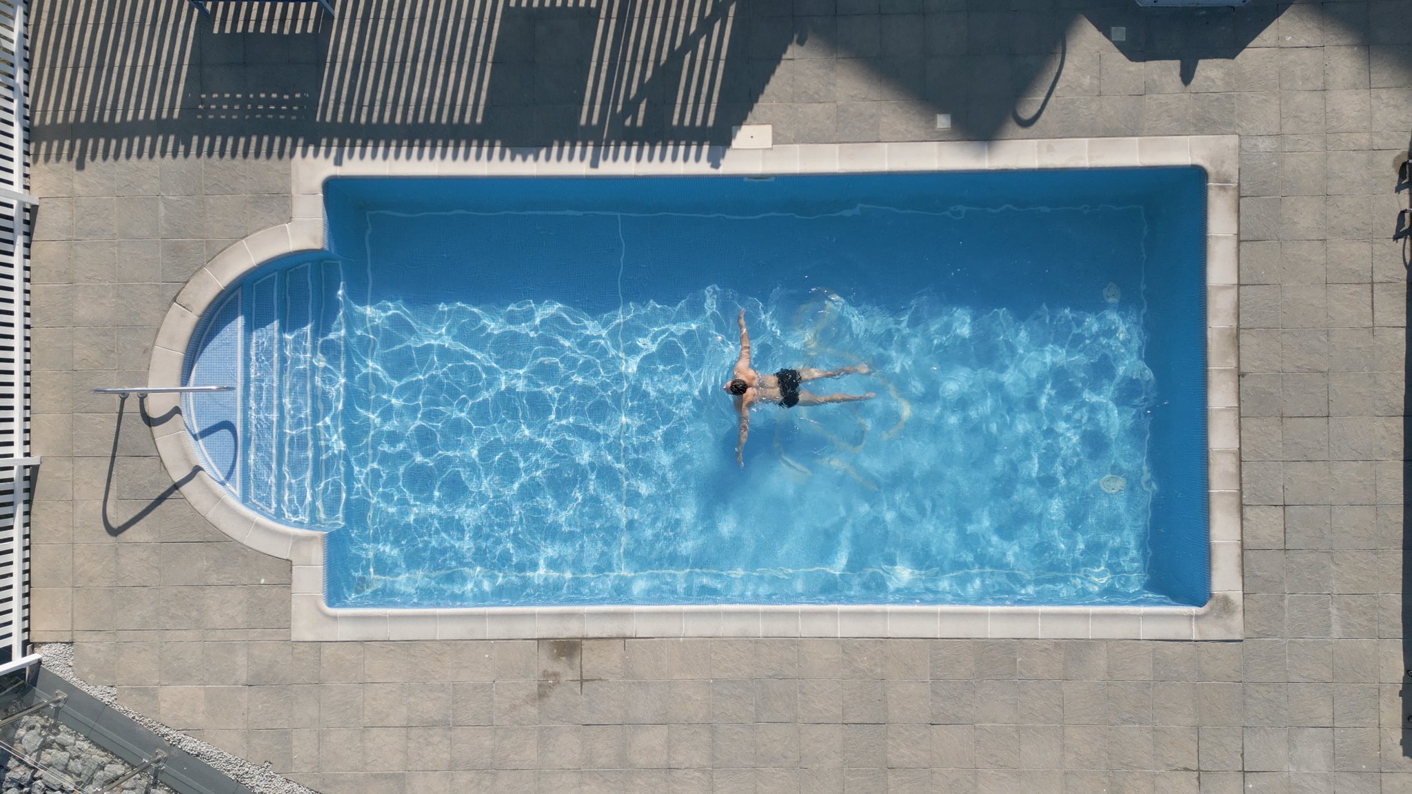 Overhead_Outdoor_Pool_S
