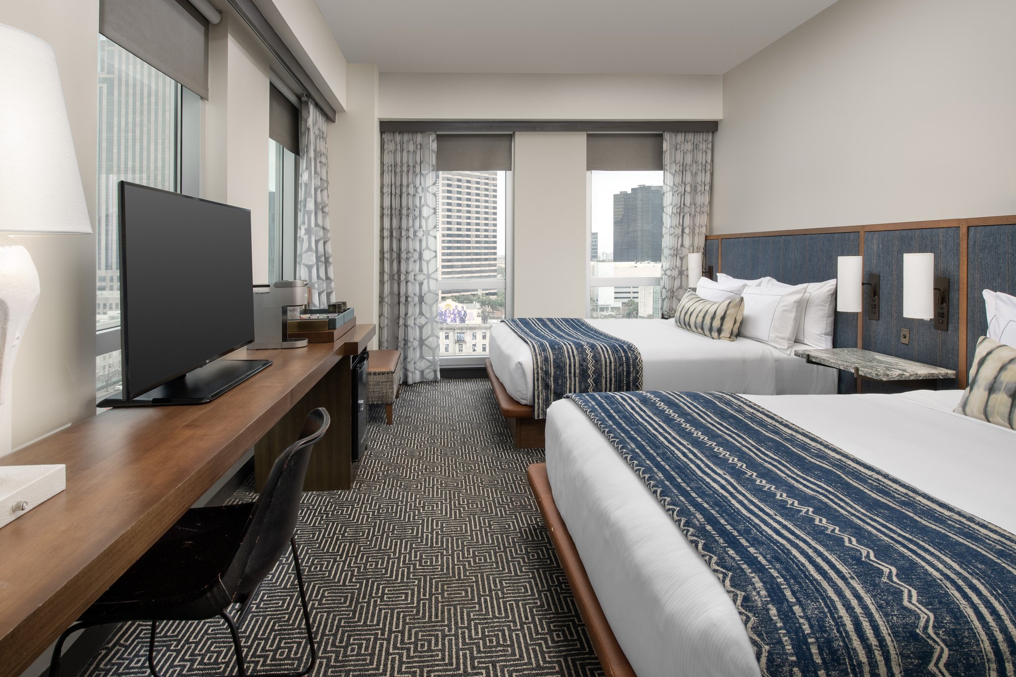 Two_Queen_beds-city_view-01_S