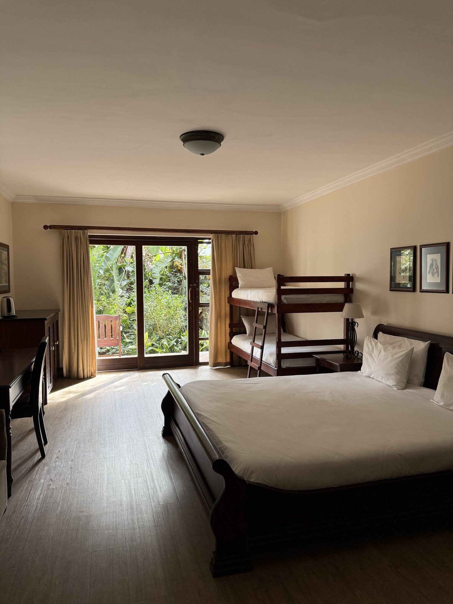 Deluxe_Family_Room-01_S