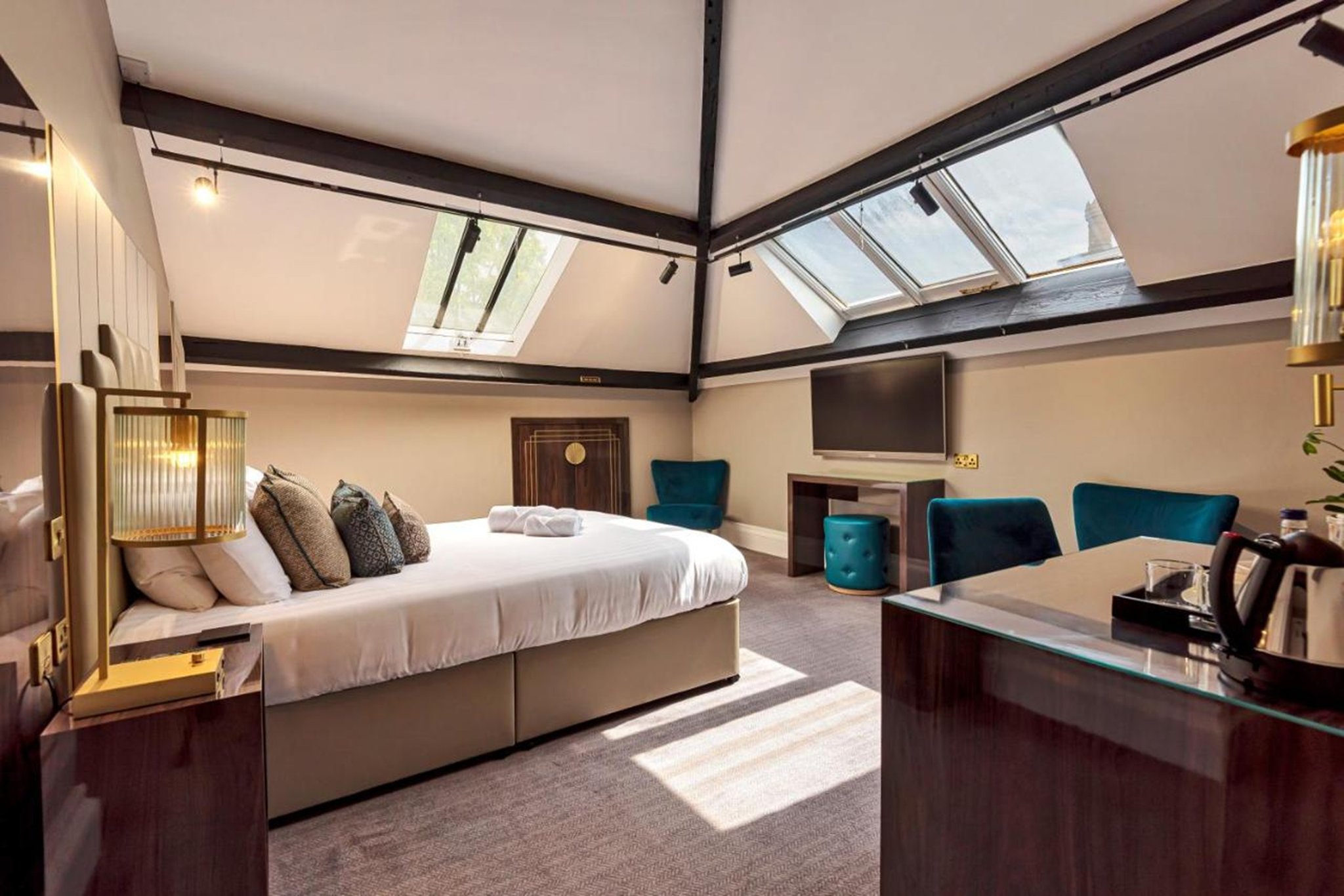 Luxury_Loft_Room2_S