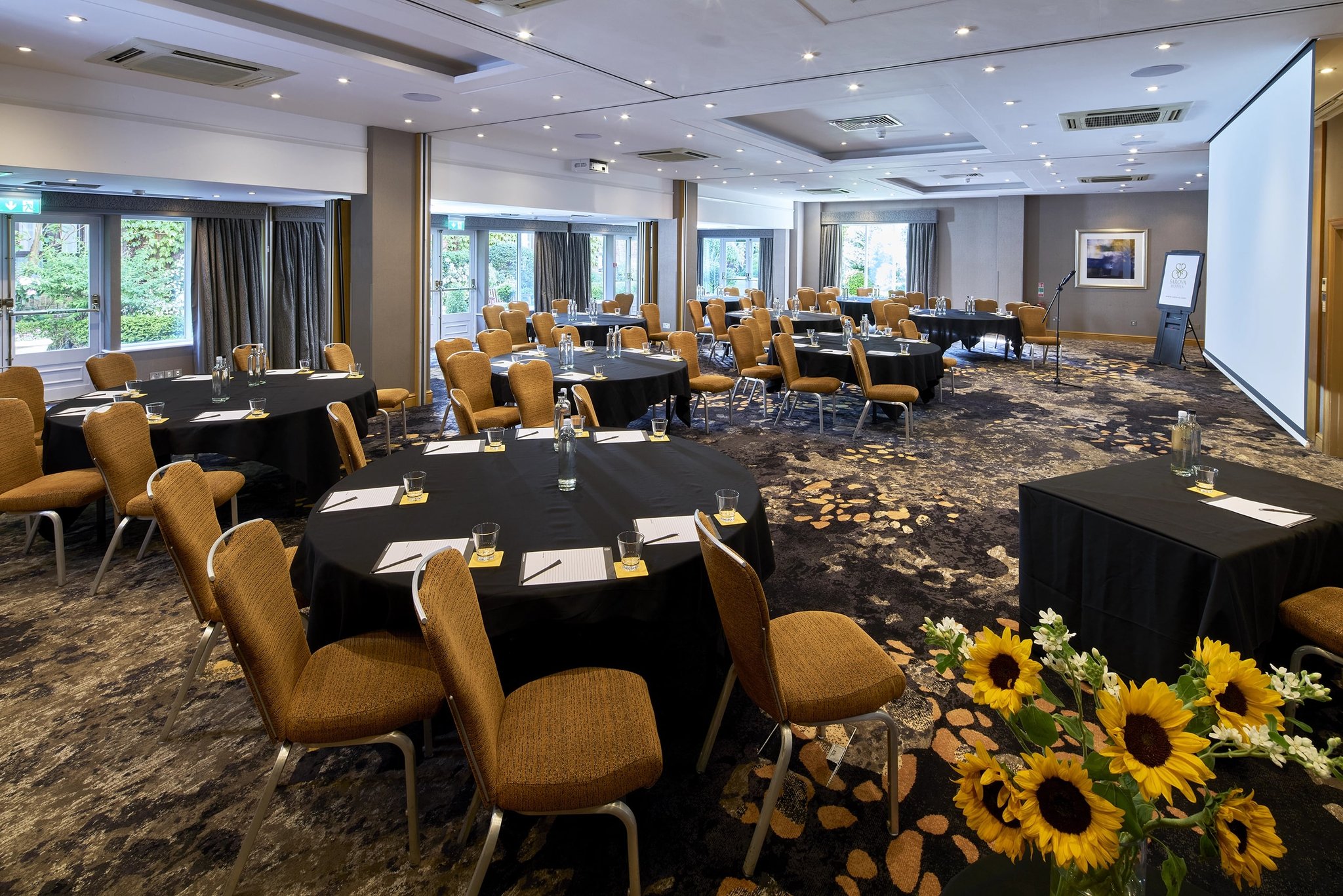 bull-meetings-events-thames-cabaret_(3)_S
