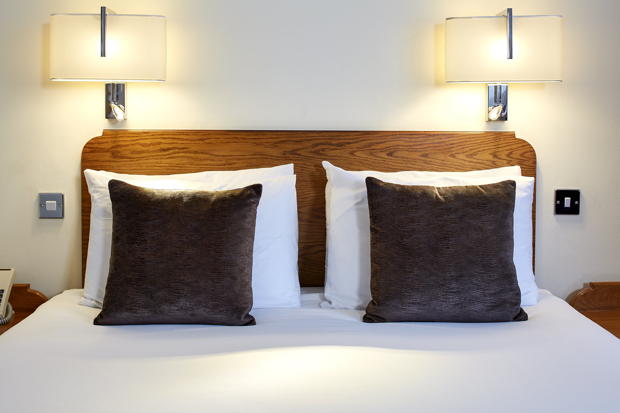 Standard_Bedroom_(2)_S