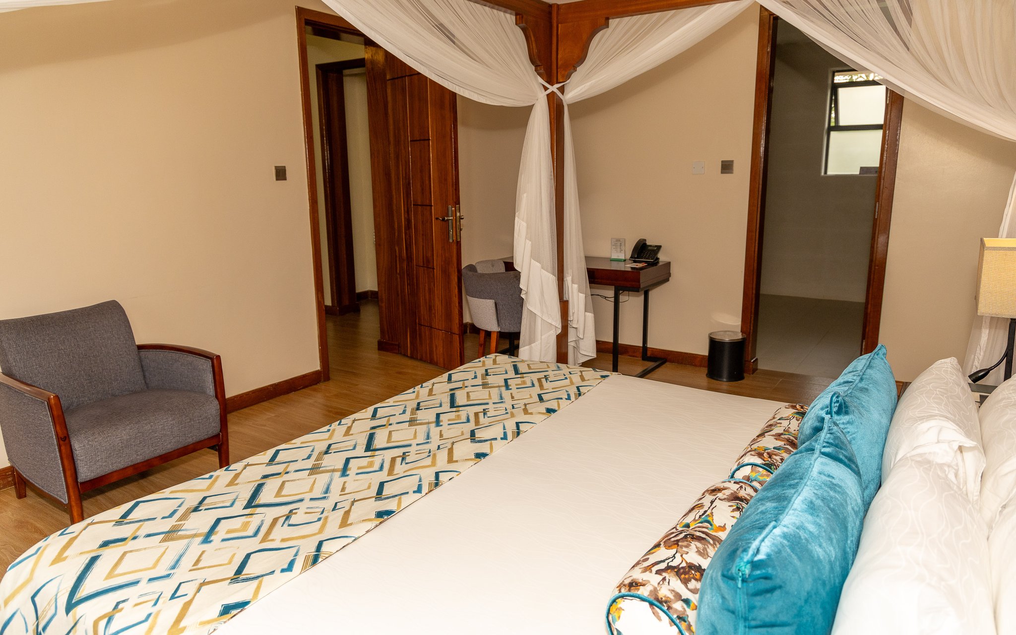 Executive_Suite-15_S