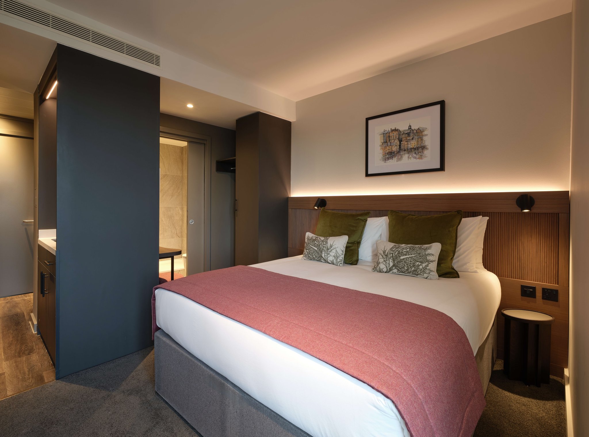 THE-RESIDENT-EDINBURGH-STANDARD-DOUBLE_S
