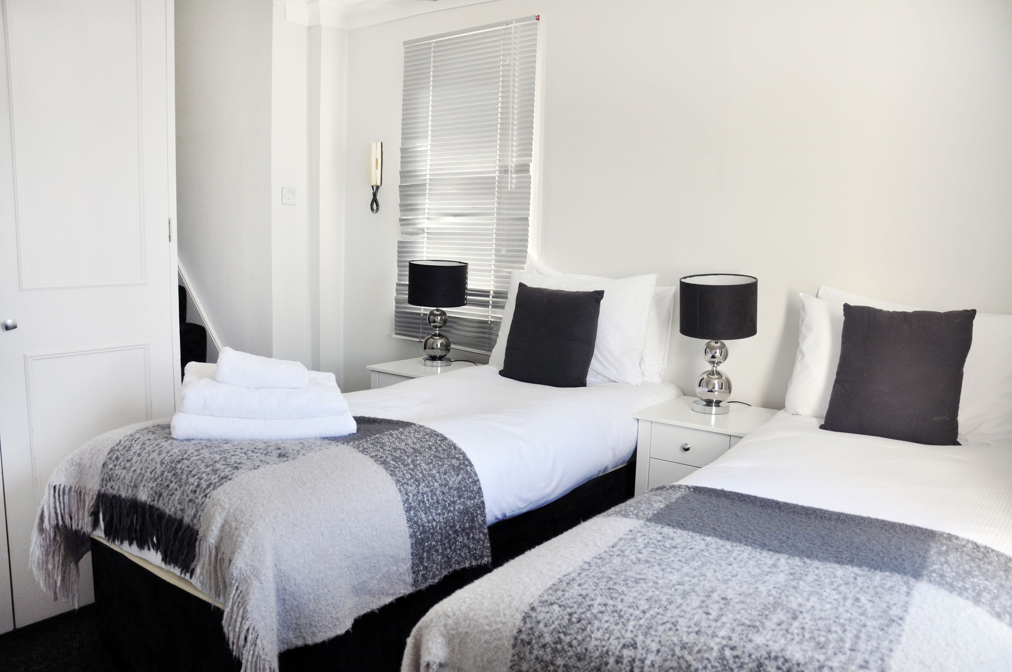 Two_Bedroom_Apartment-07_S