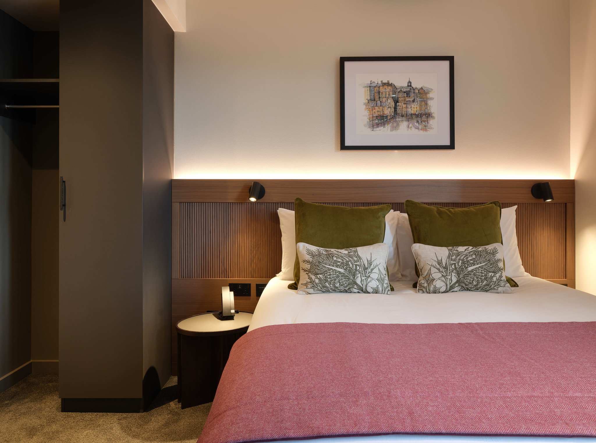 THE-RESIDENT-EDINBURGH-STANDARD-DOUBLE-BED_S