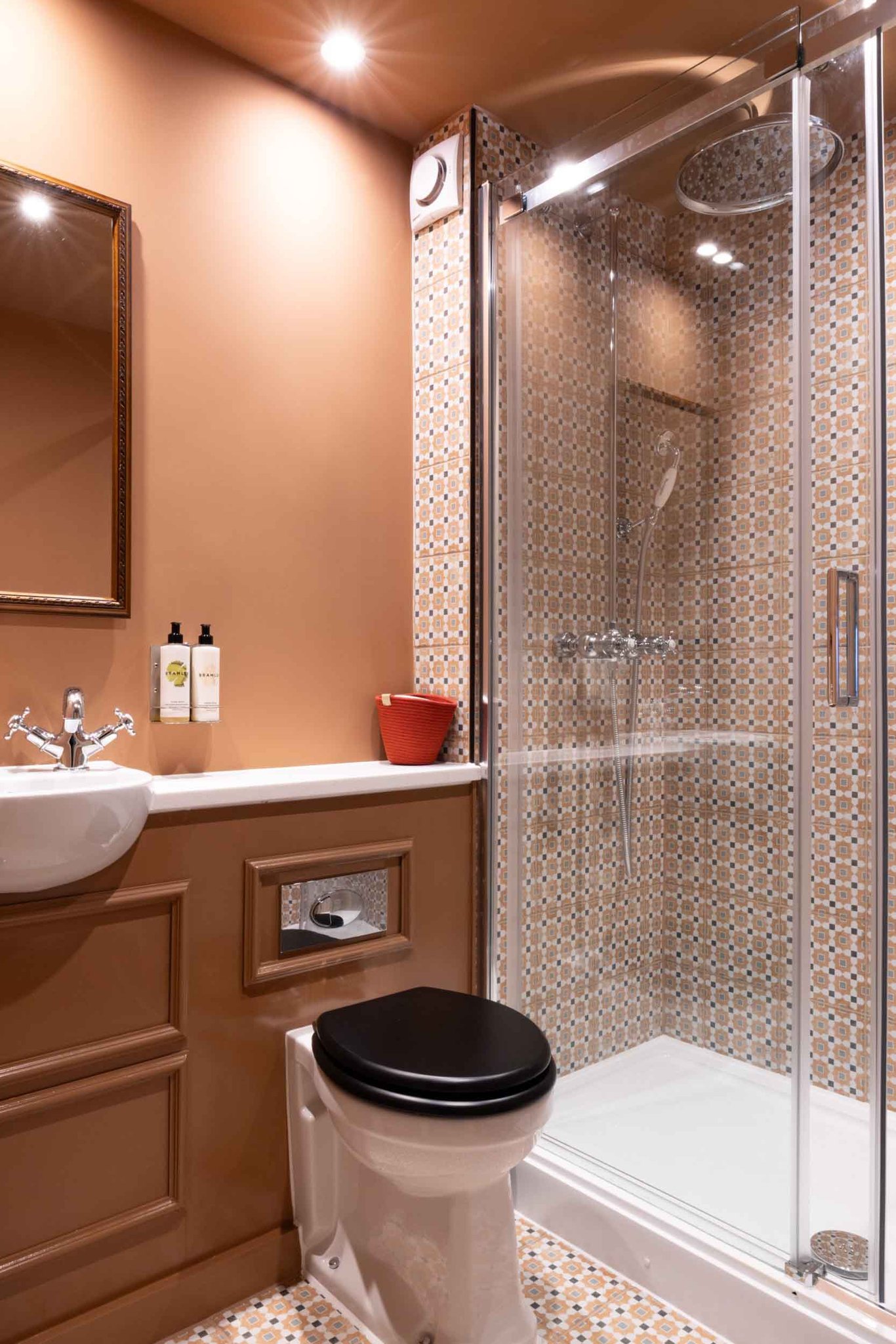 Comfy_bathroom_2_S