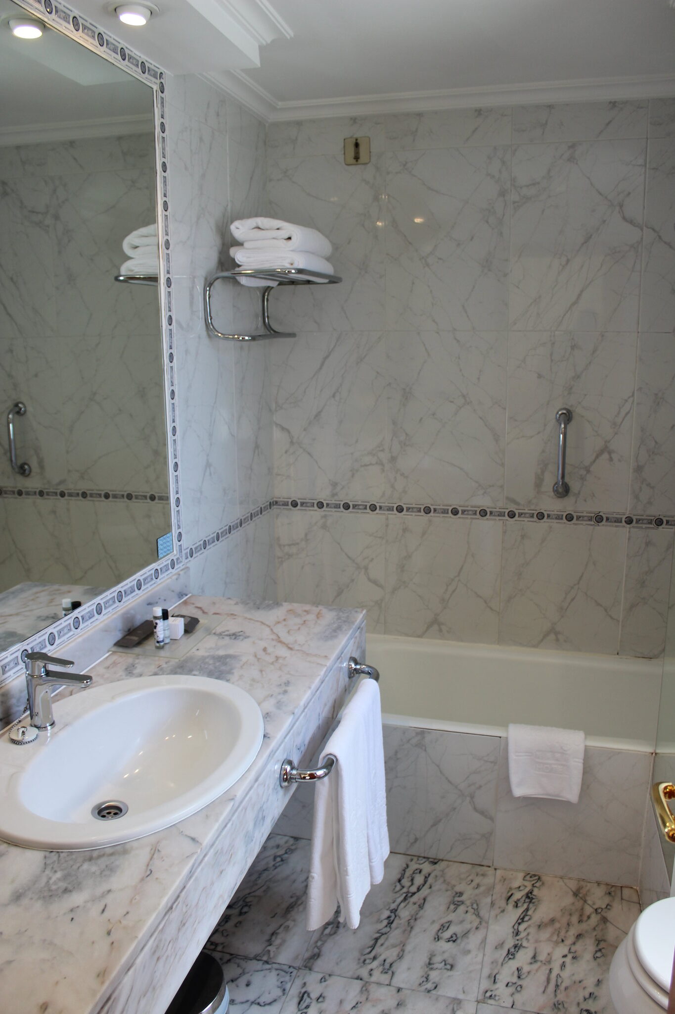 Bathroom_(1)_S