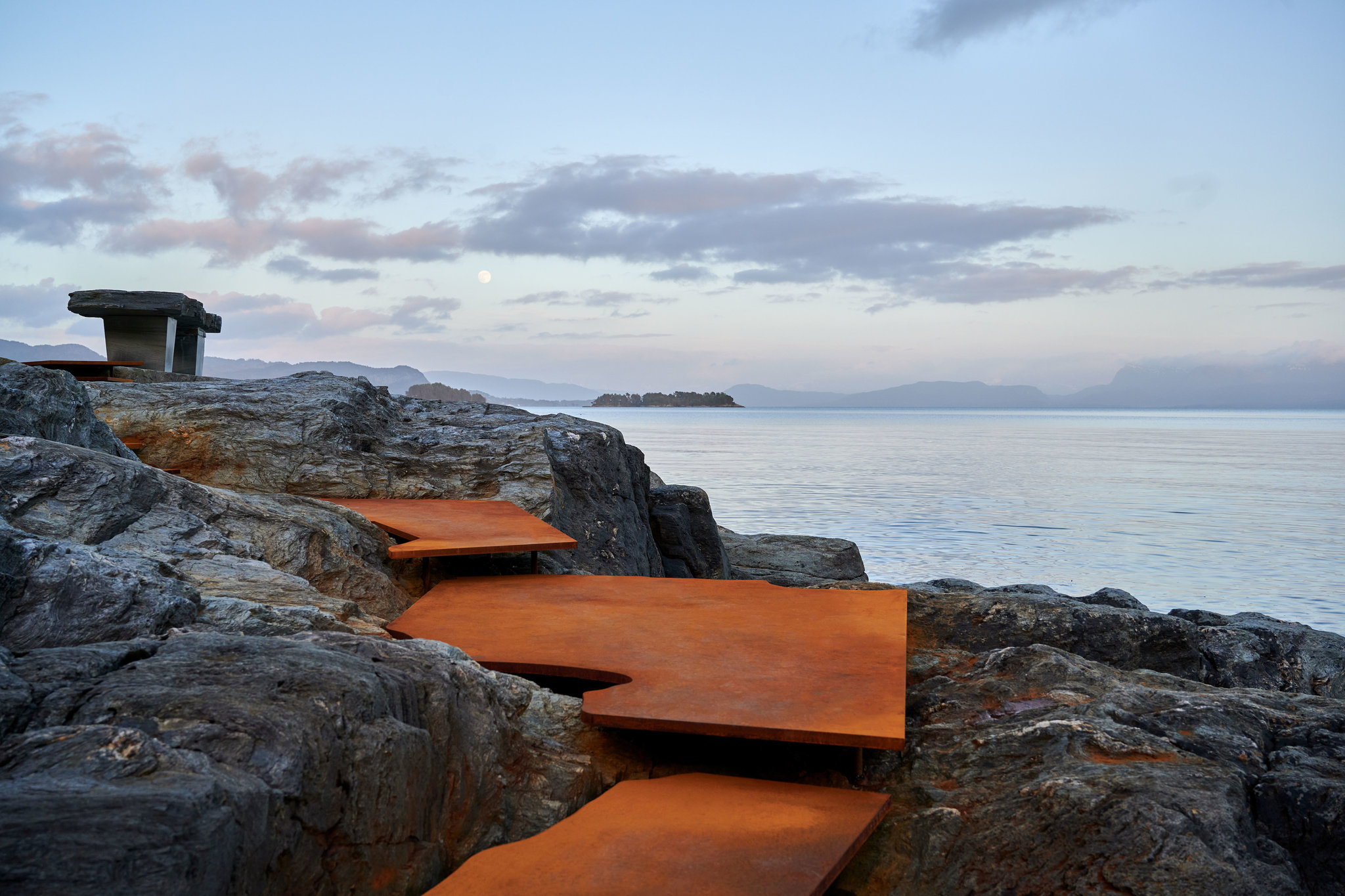 Steps_in_garden_S