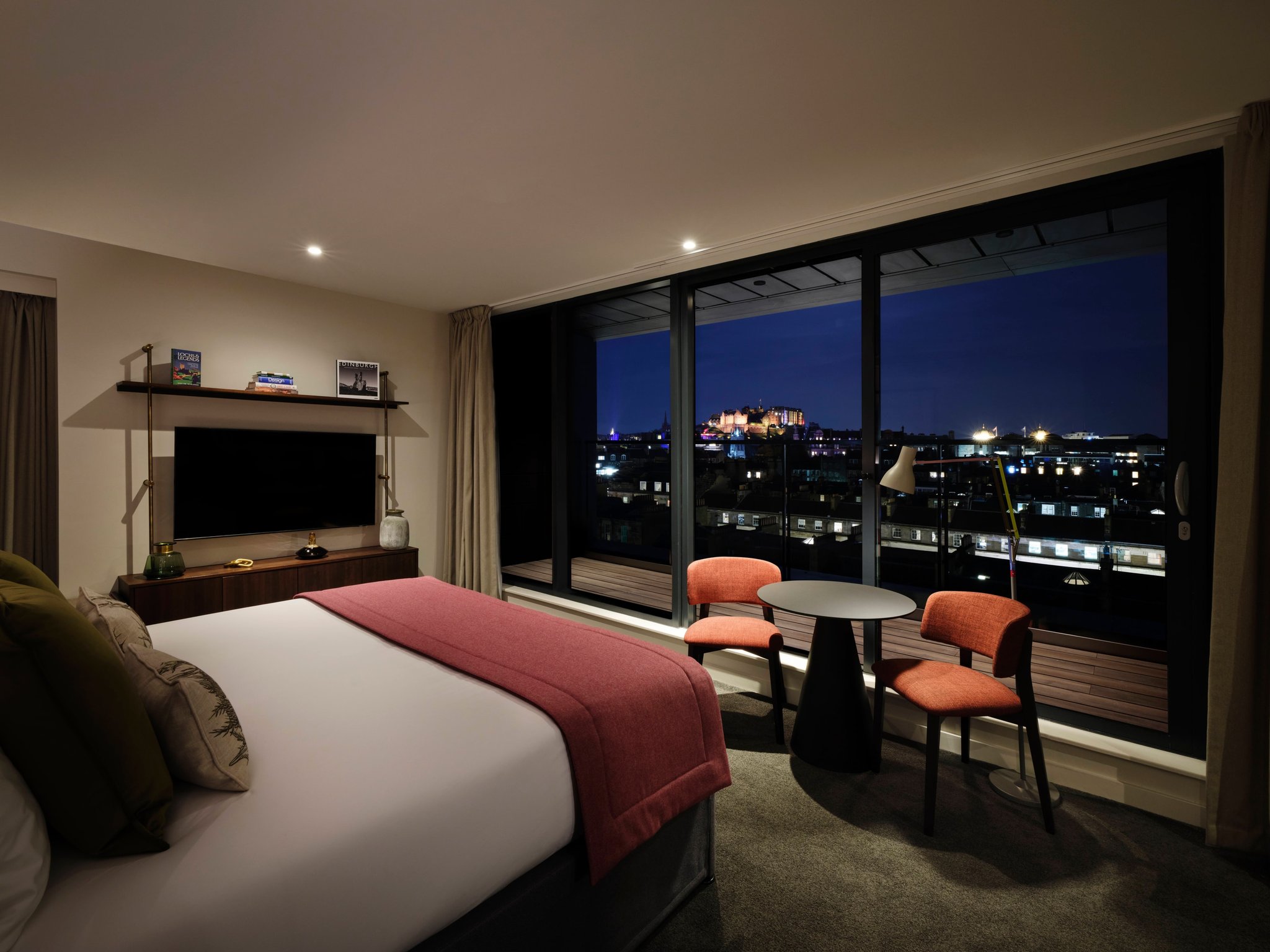 RESIDENT-EDINBURGH-JUNIOR_SUITE-EVENING_S