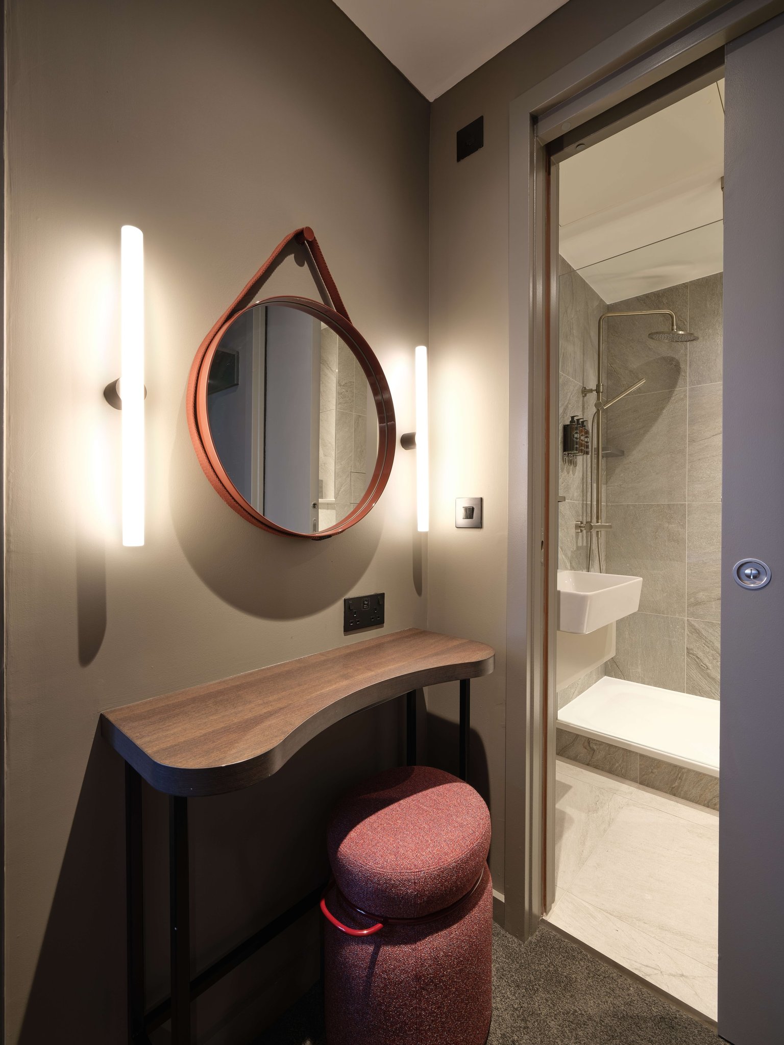 THE-RESIDENT-EDINBURGH-STANDARD-DOUBLE-VANITY-BATHROOM_S