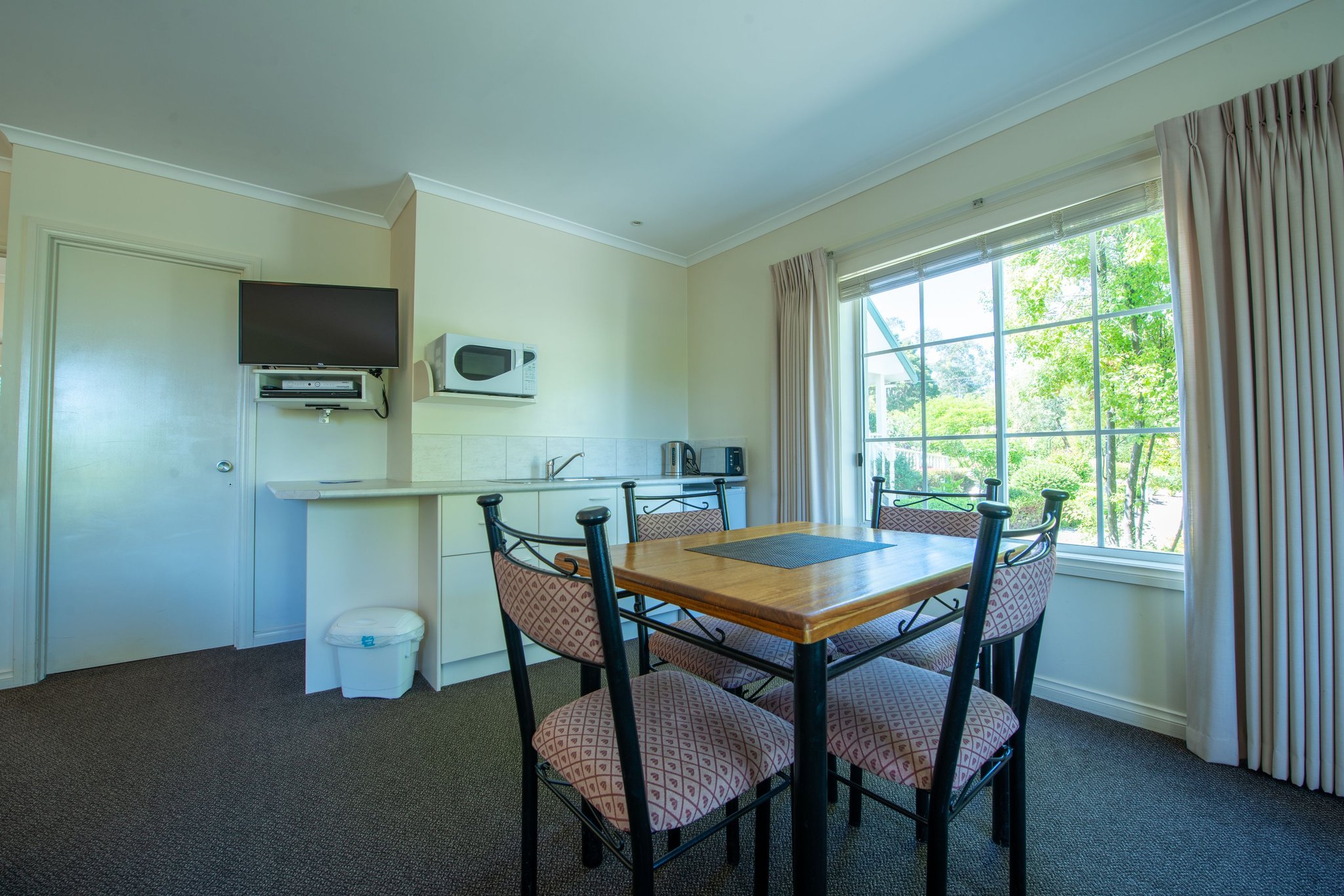 Family_Room_Kitchen_S