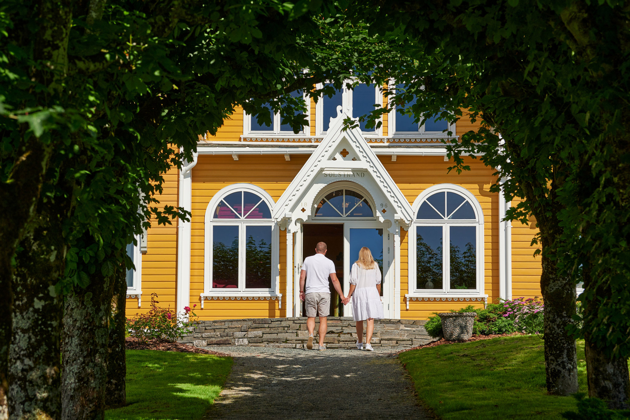 Garden_entrance_S