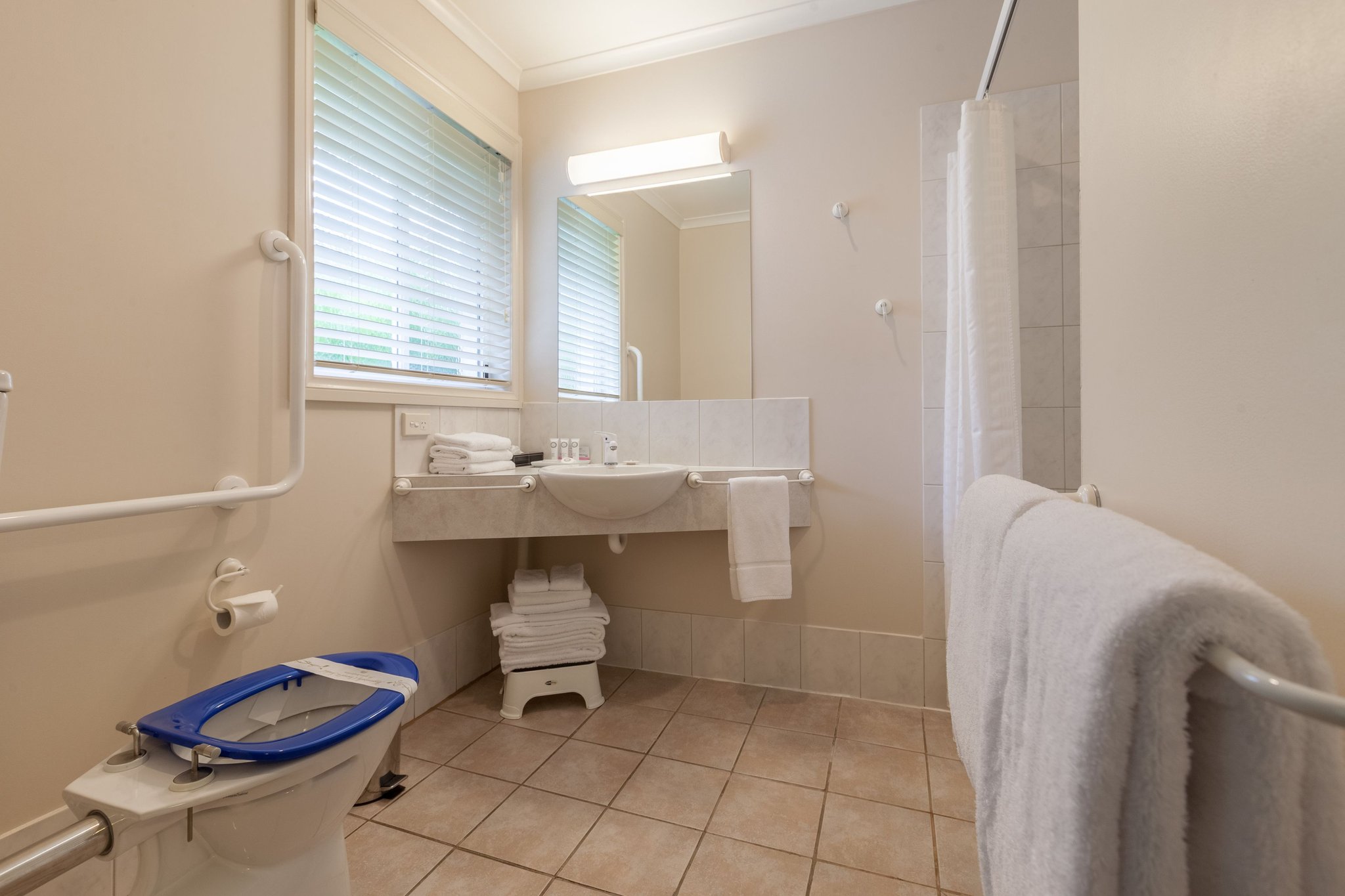 Standard_Bathroom_S