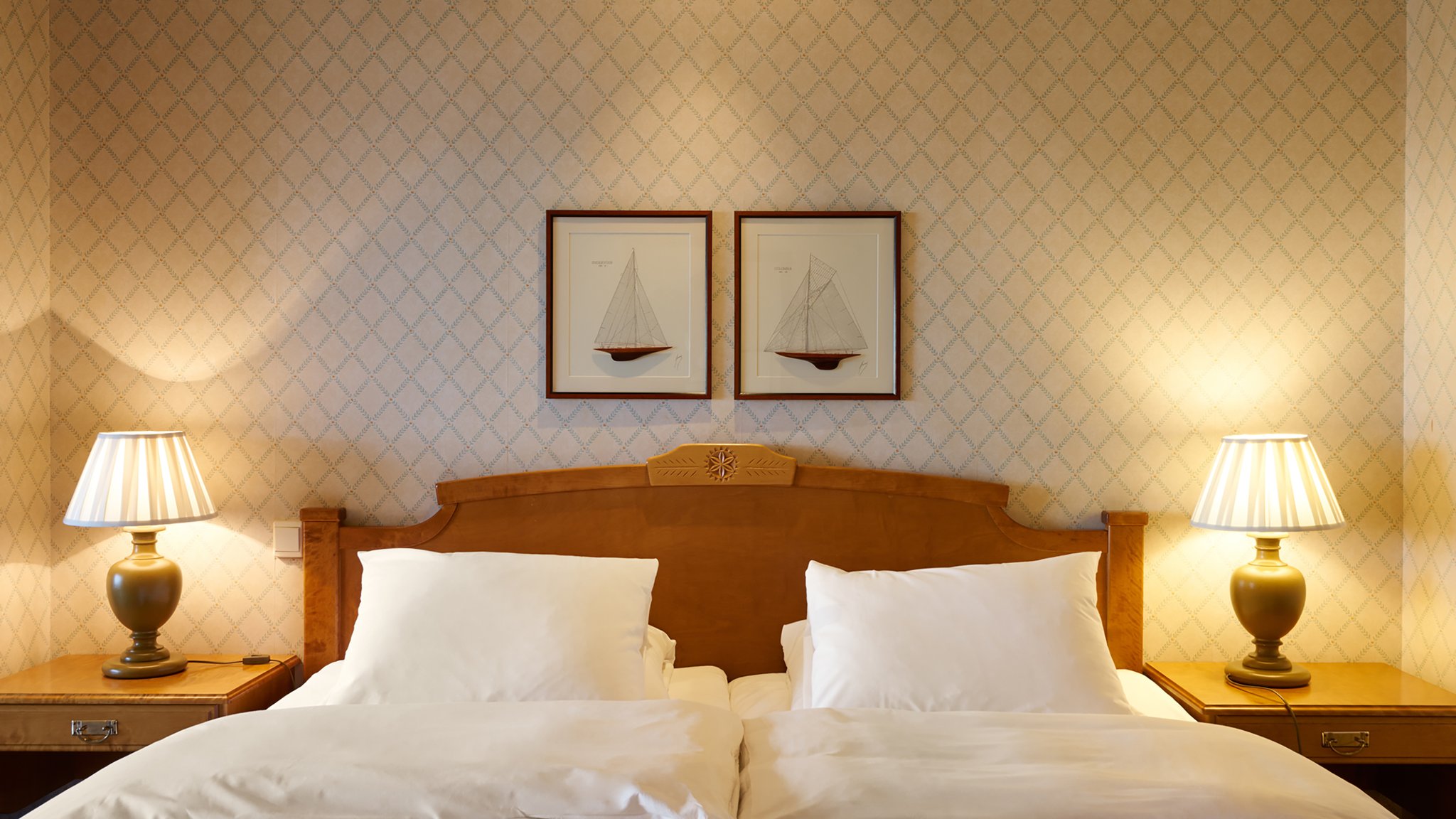 Standard_Room_w_Fjord_View3_S