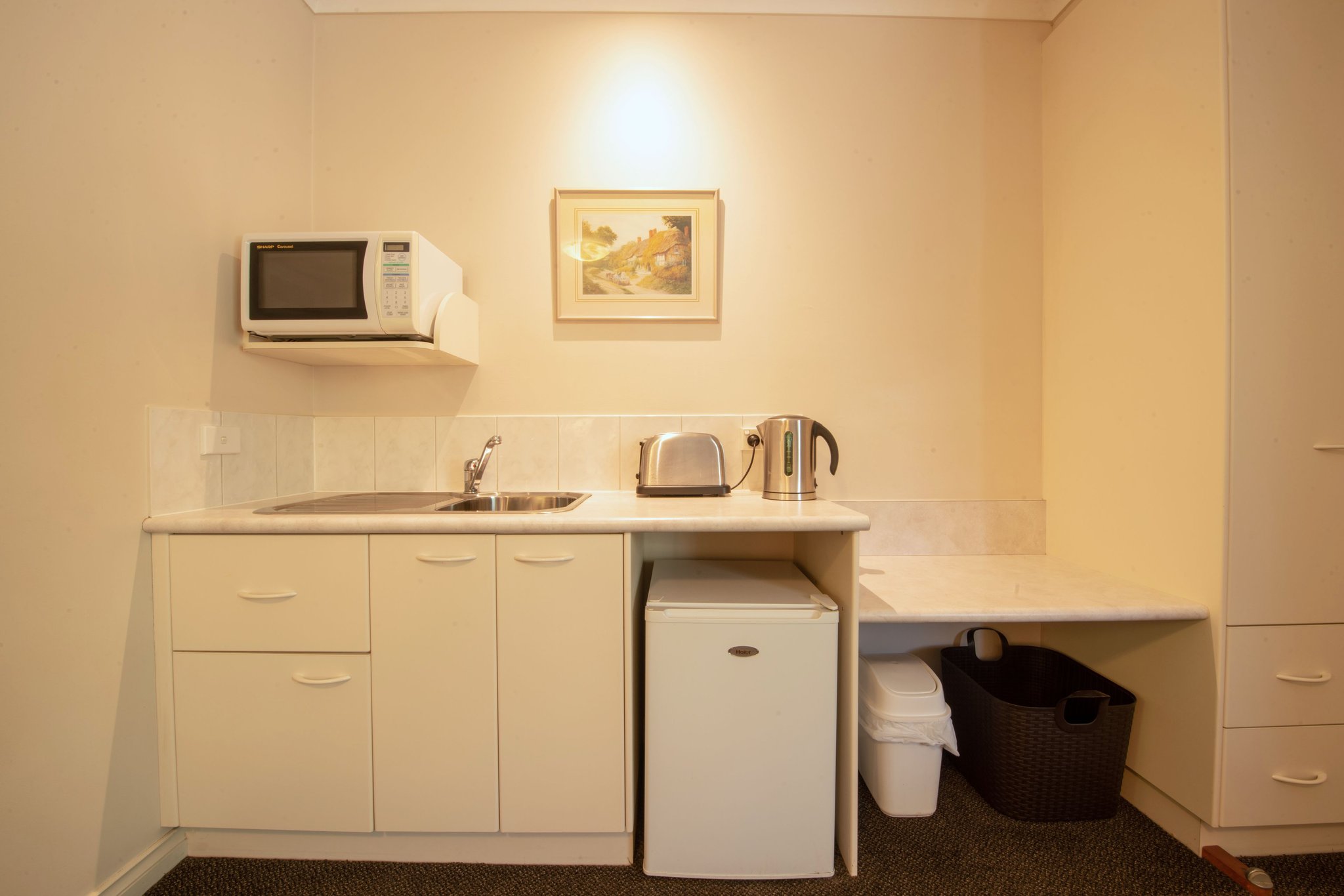 Standard_Room_Kitchenette2_S