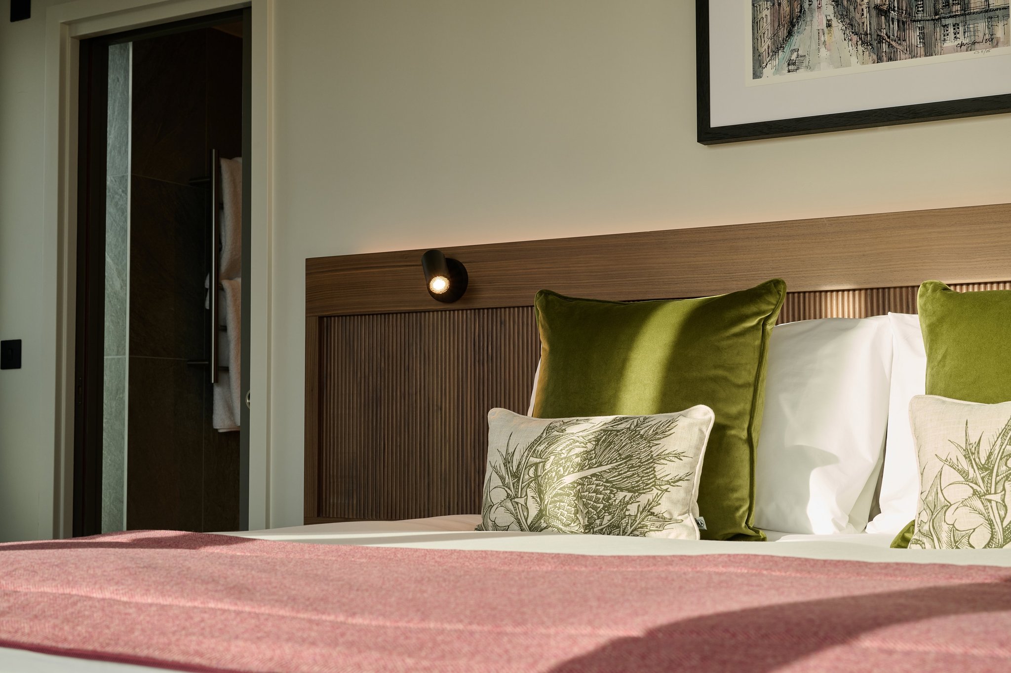 The_Resident_Edinburgh_Bedroom_Bed_Details_2_S